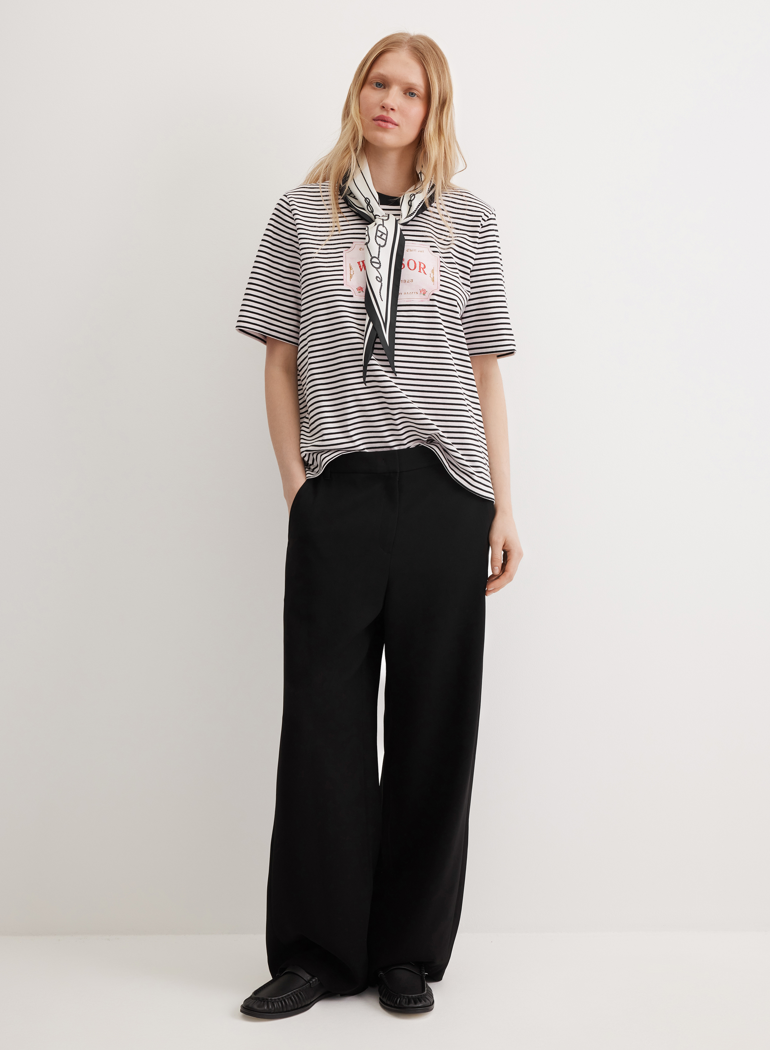 Футболка прямого кроя в полоску с дизайнерским рисунком  - основное изображение товара