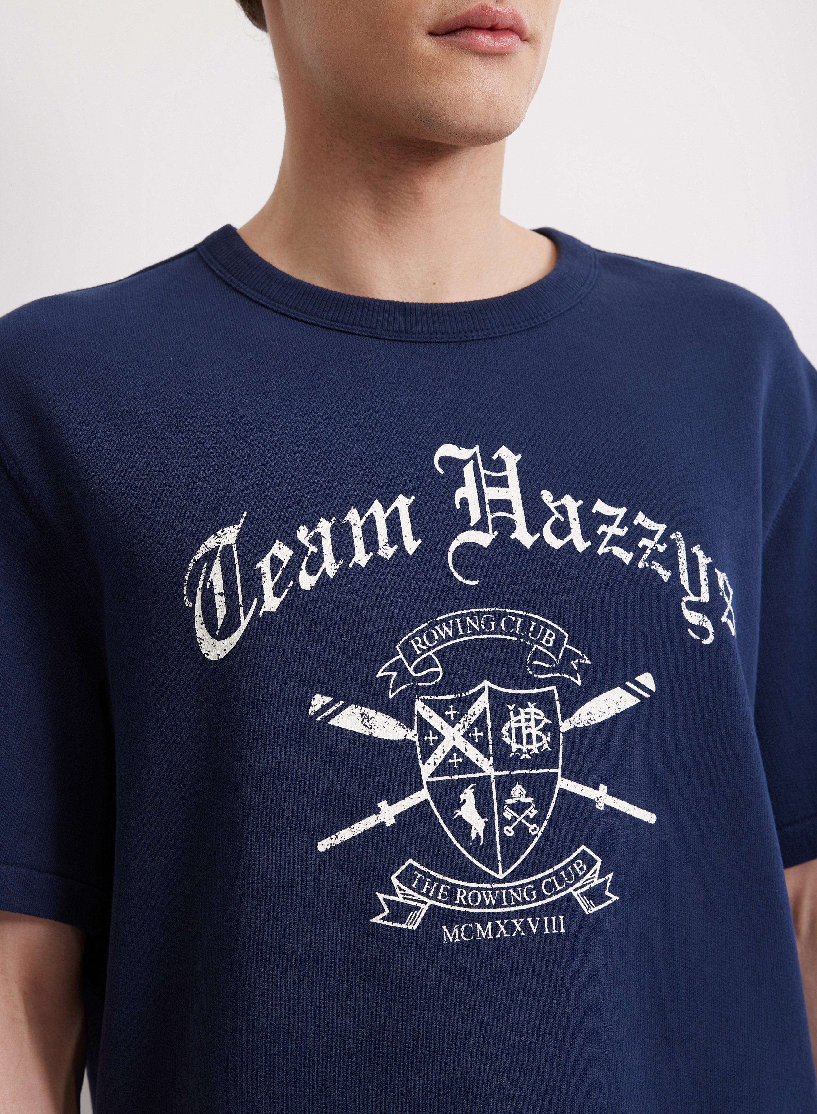 Синяя укороченная футболка с принтом - основное изображение товара