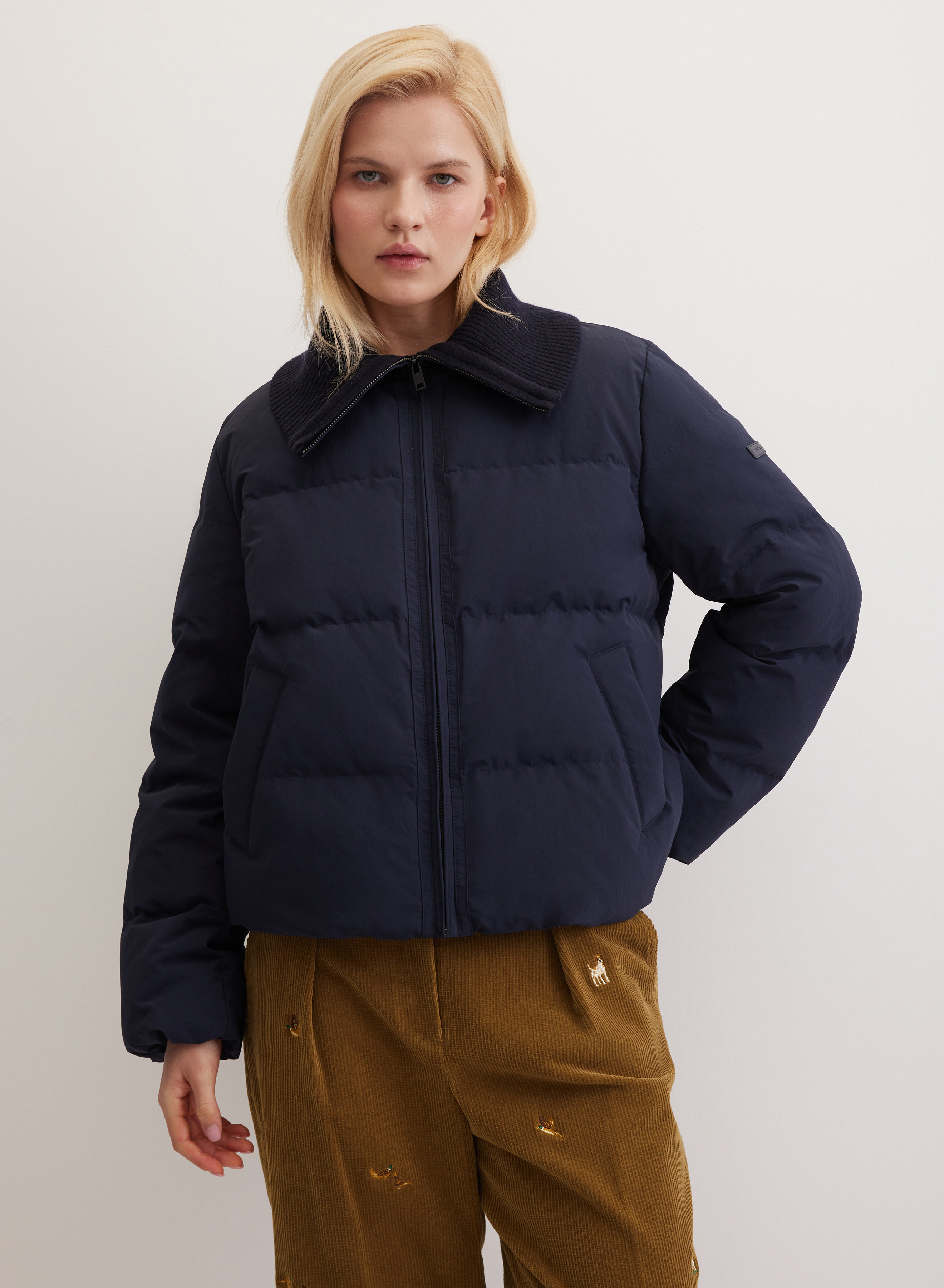 Стеганый пуховик на молнии с отложным воротником - основное изображение товара