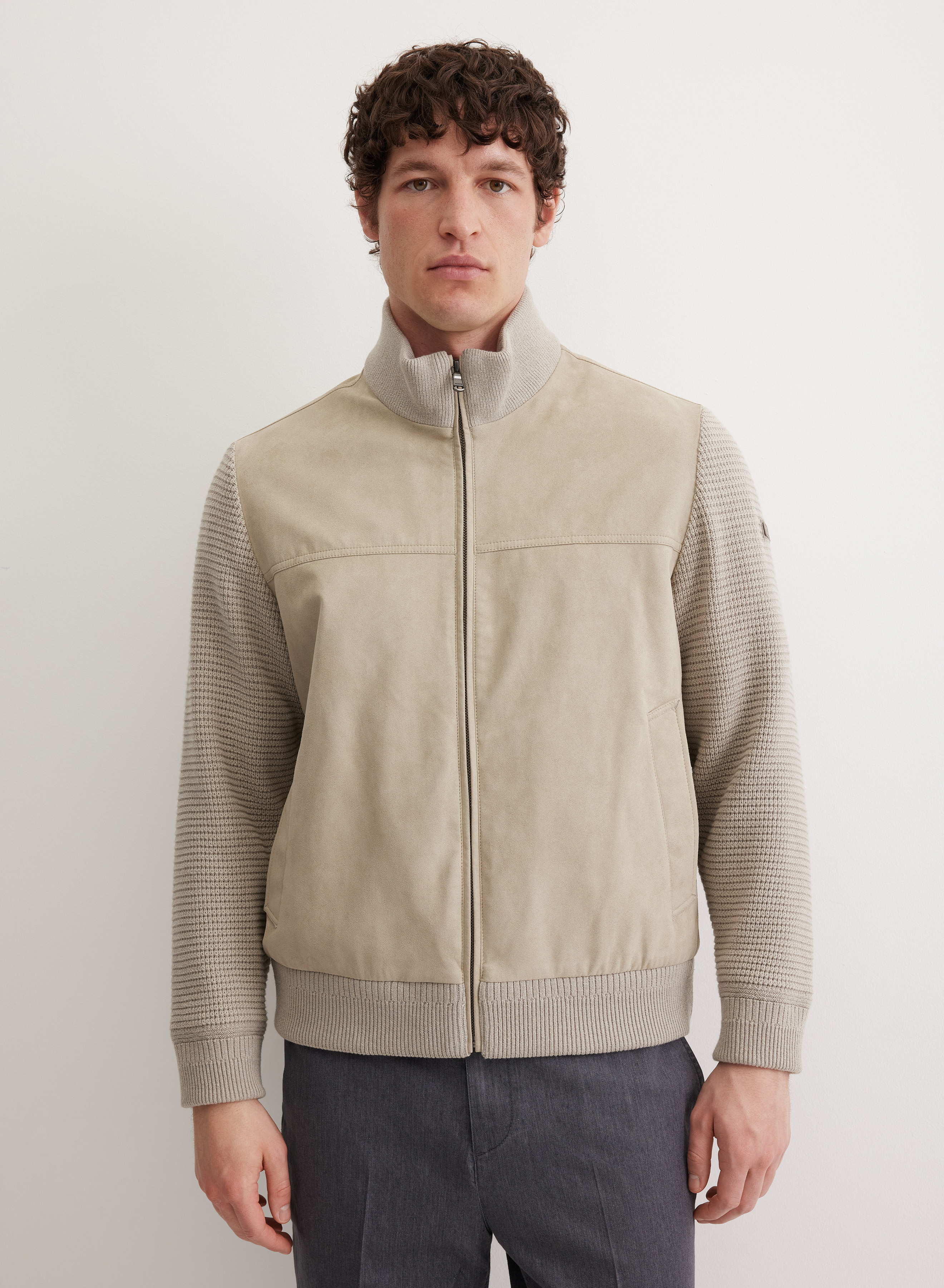 Куртка с мягким воротником-стойкой и вязаными рукавами - основное изображение товара