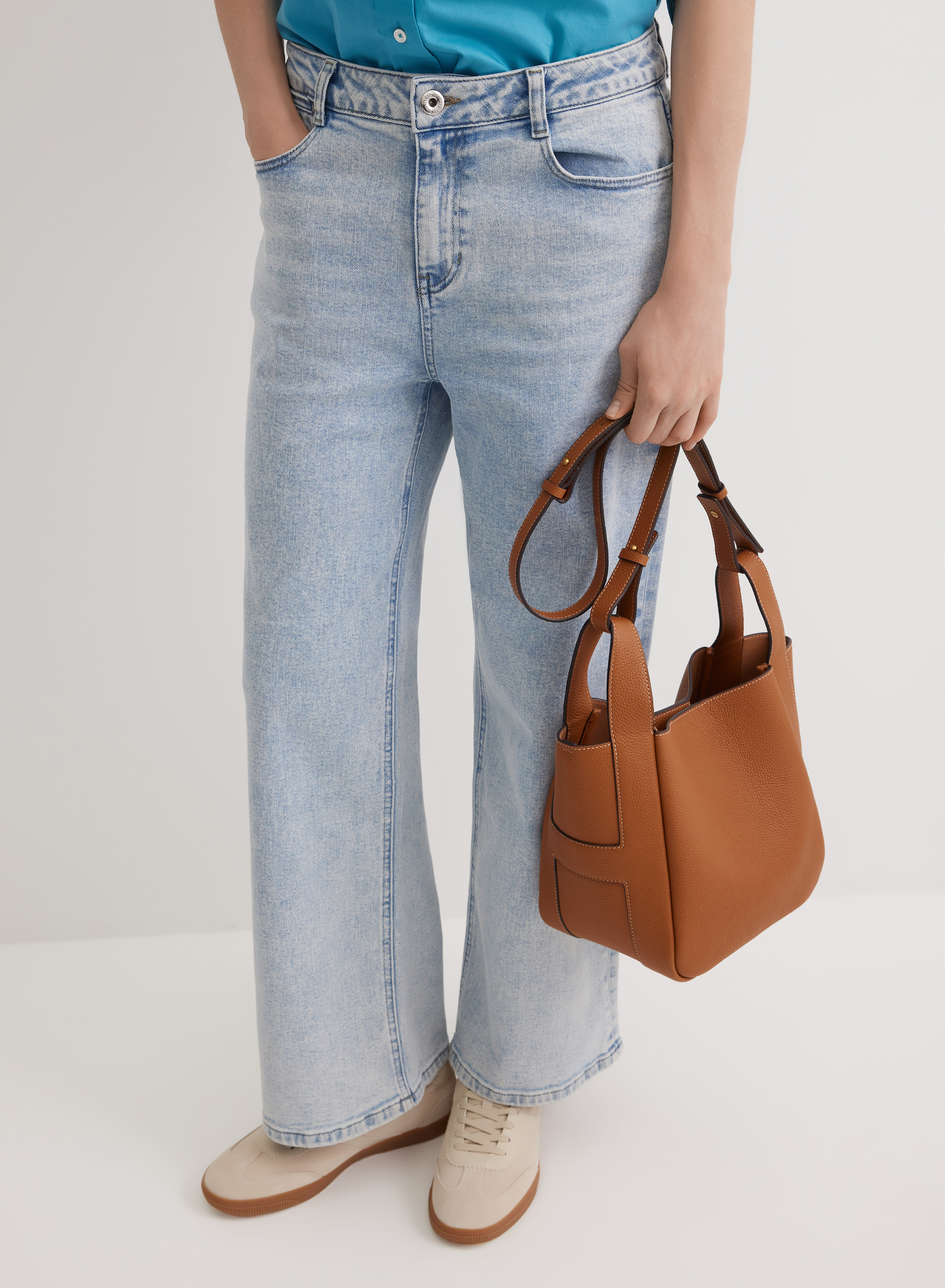 Коричневая сумка-шопер из натуральной кожи с контрастной строчкой  - основное изображение товара