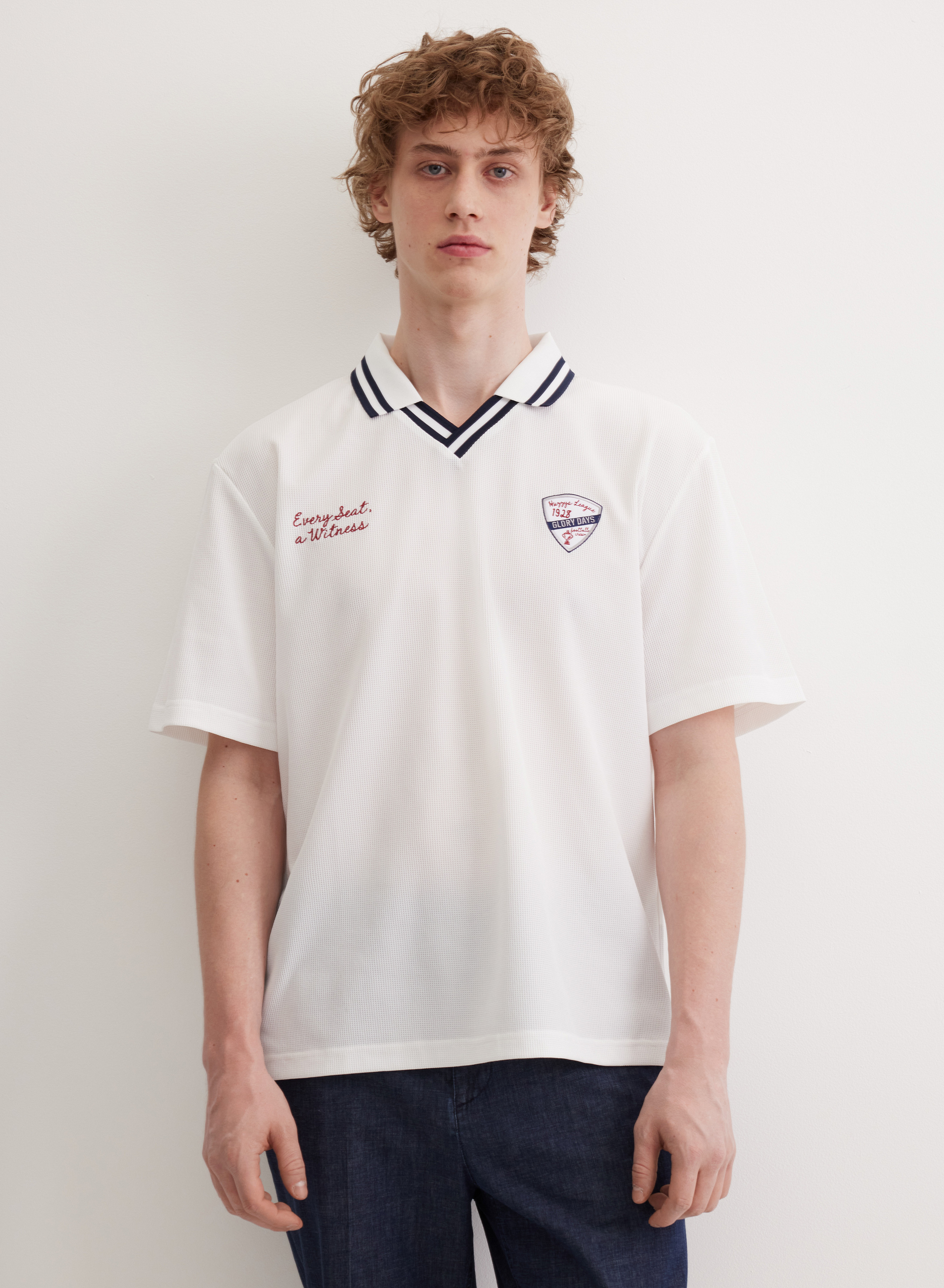 Белое поло с V-образным вырезом  - основное изображение товара