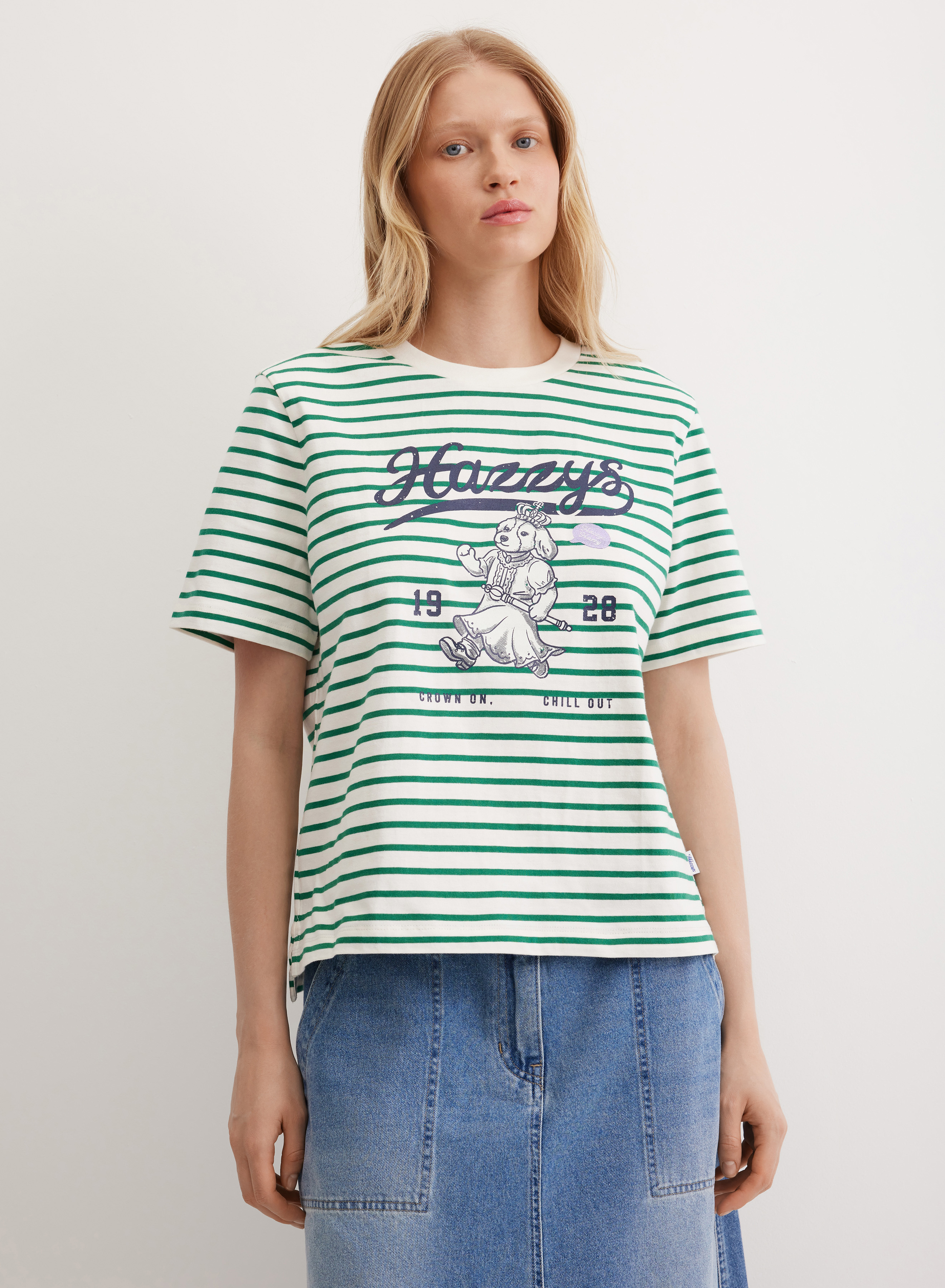 Приталенная хлопковая футболка в полоску с фирменным принтом - основное изображение товара