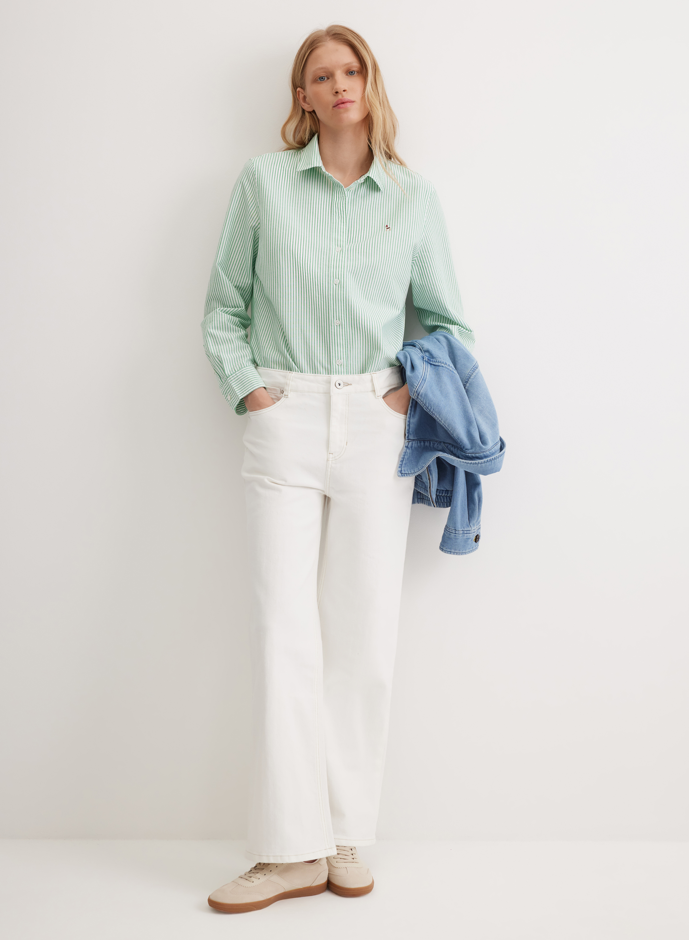 Рубашка из мягкого хлопка в тонкую вертикальную полоску  - основное изображение товара