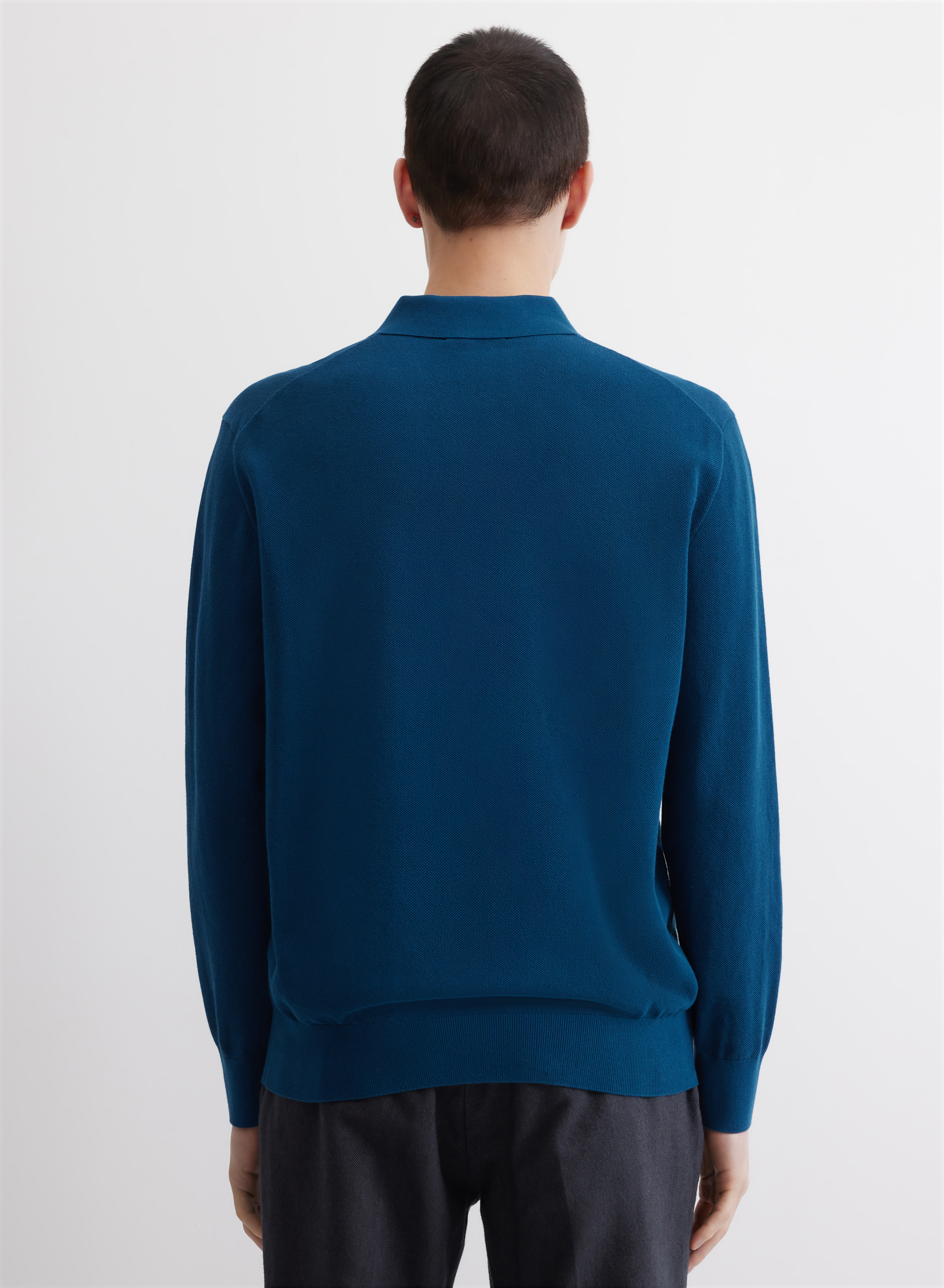 Элегантное синее трикотажное поло прямого кроя - основное изображение товара