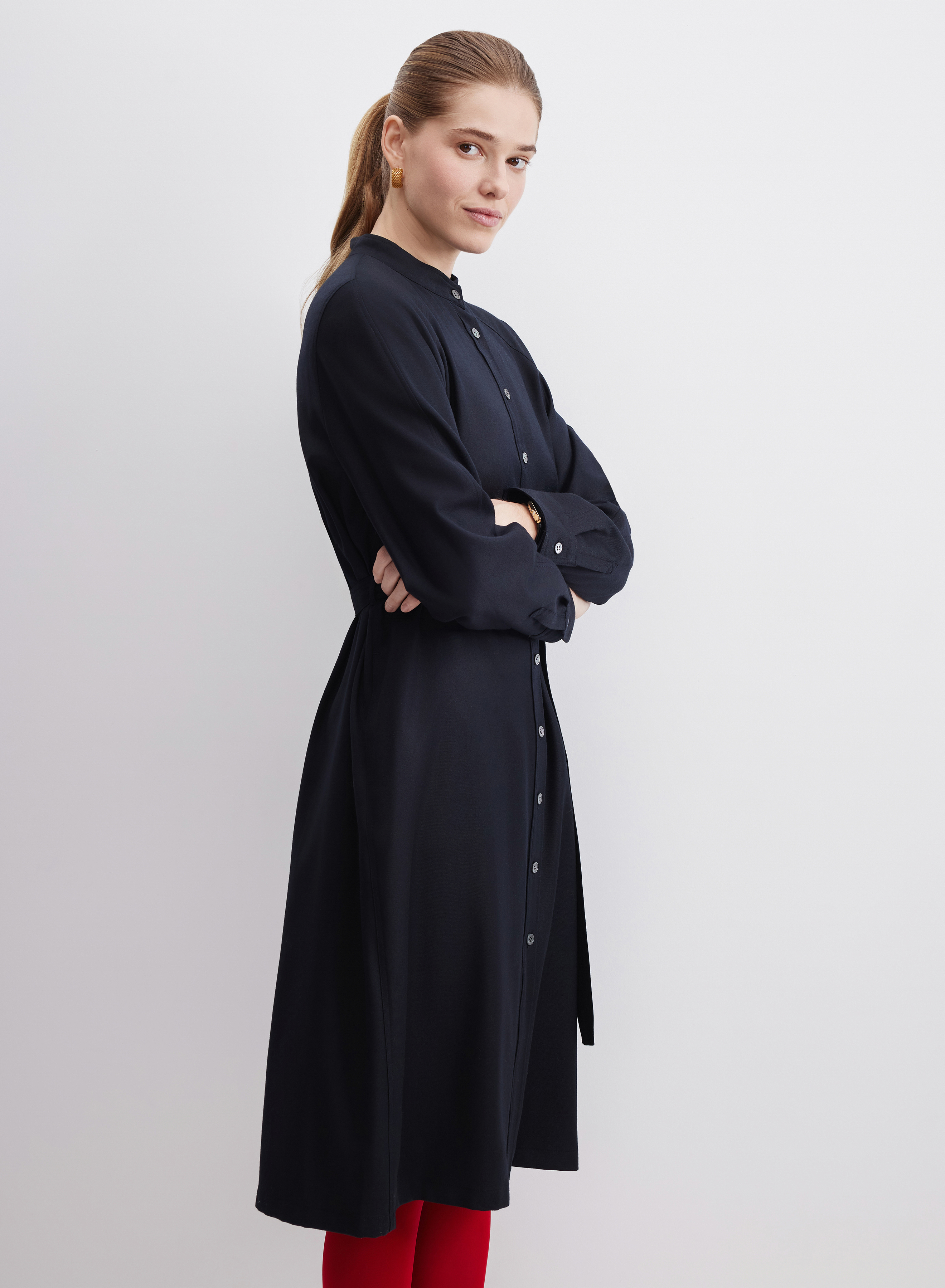 Темно-синее платье-рубашка с длинным рукавом - основное изображение товара