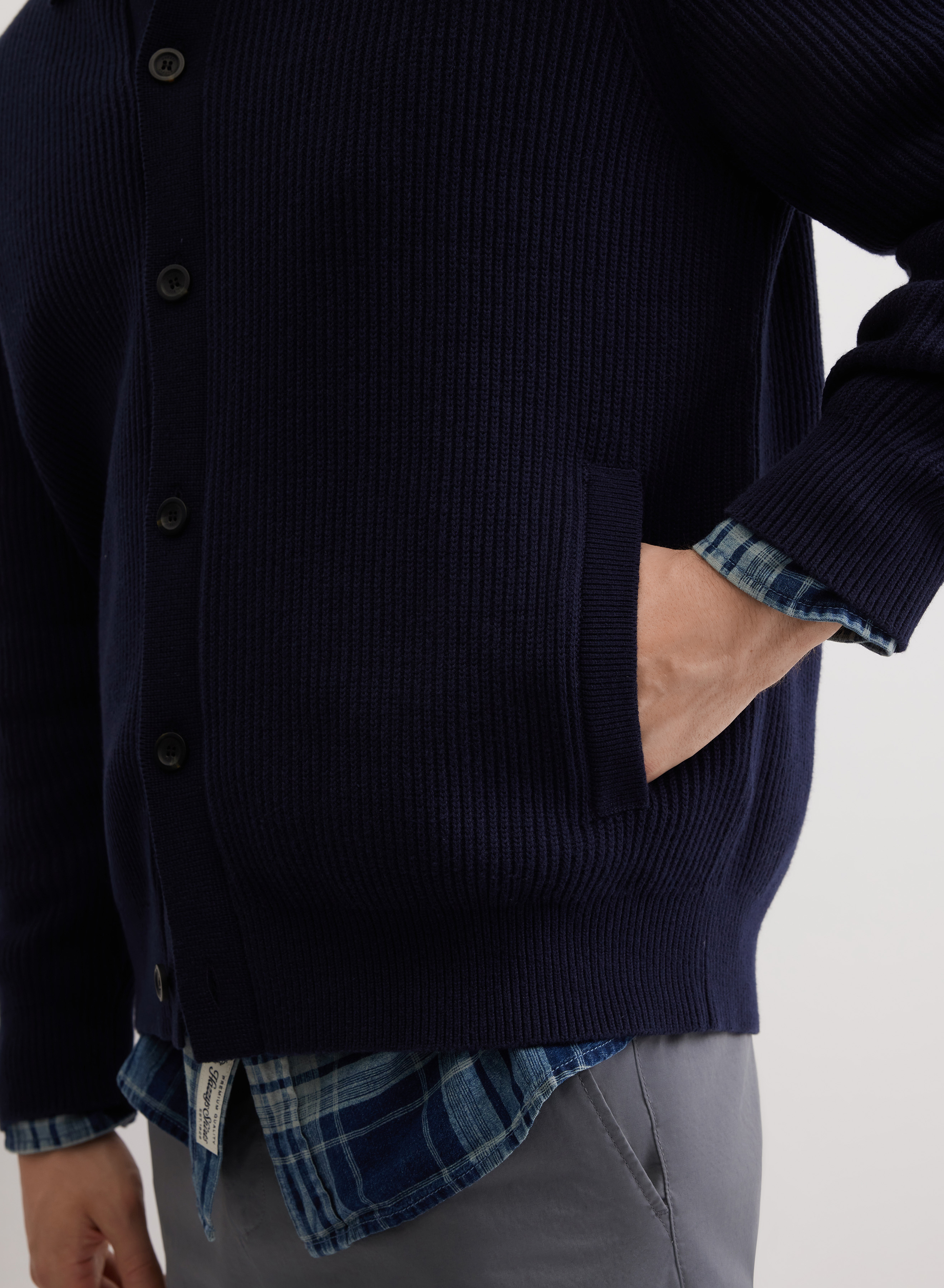 Базовый кардиган на пуговицах с длинным рукавом  - основное изображение товара