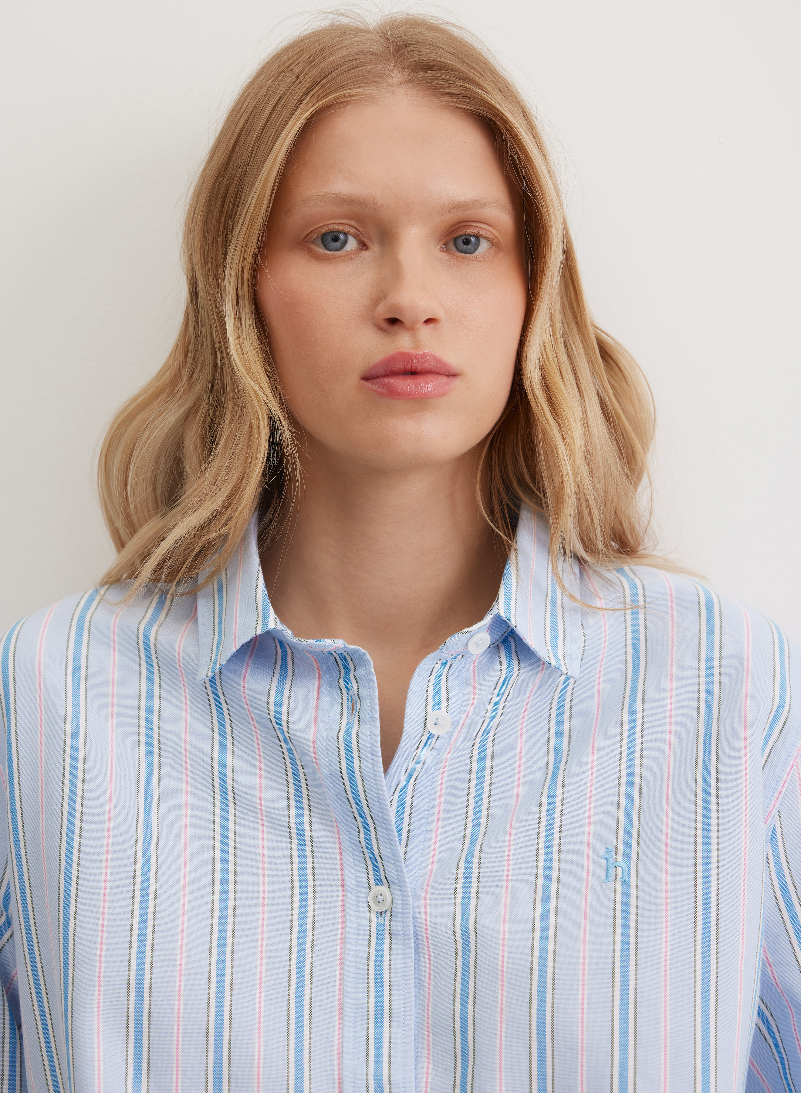 Рубашка в контрастную полоску с отложным воротником - основное изображение товара