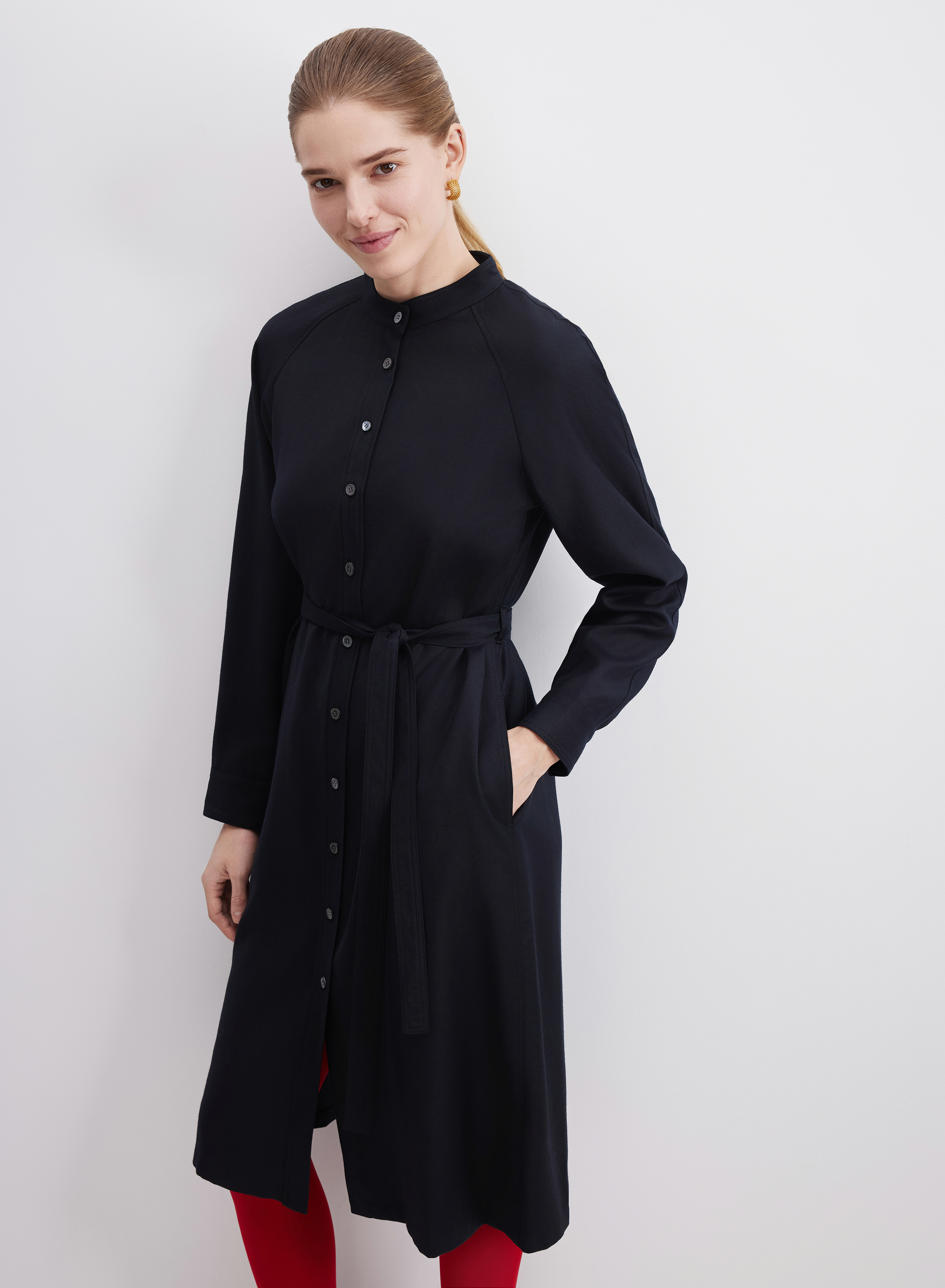 Темно-синее платье-рубашка с длинным рукавом - основное изображение товара