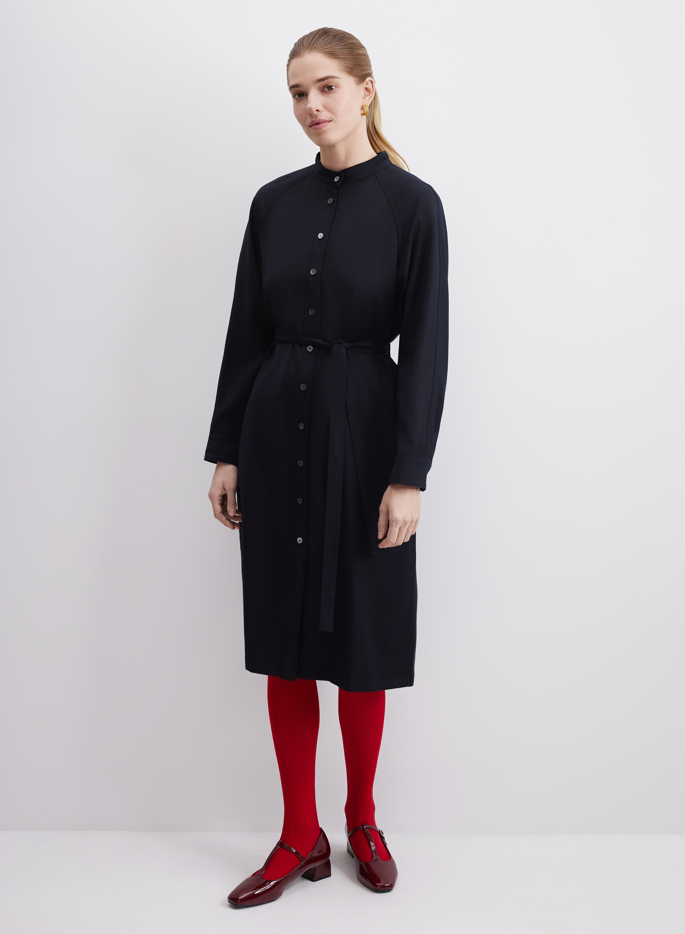 Темно-синее платье-рубашка с длинным рукавом - основное изображение товара