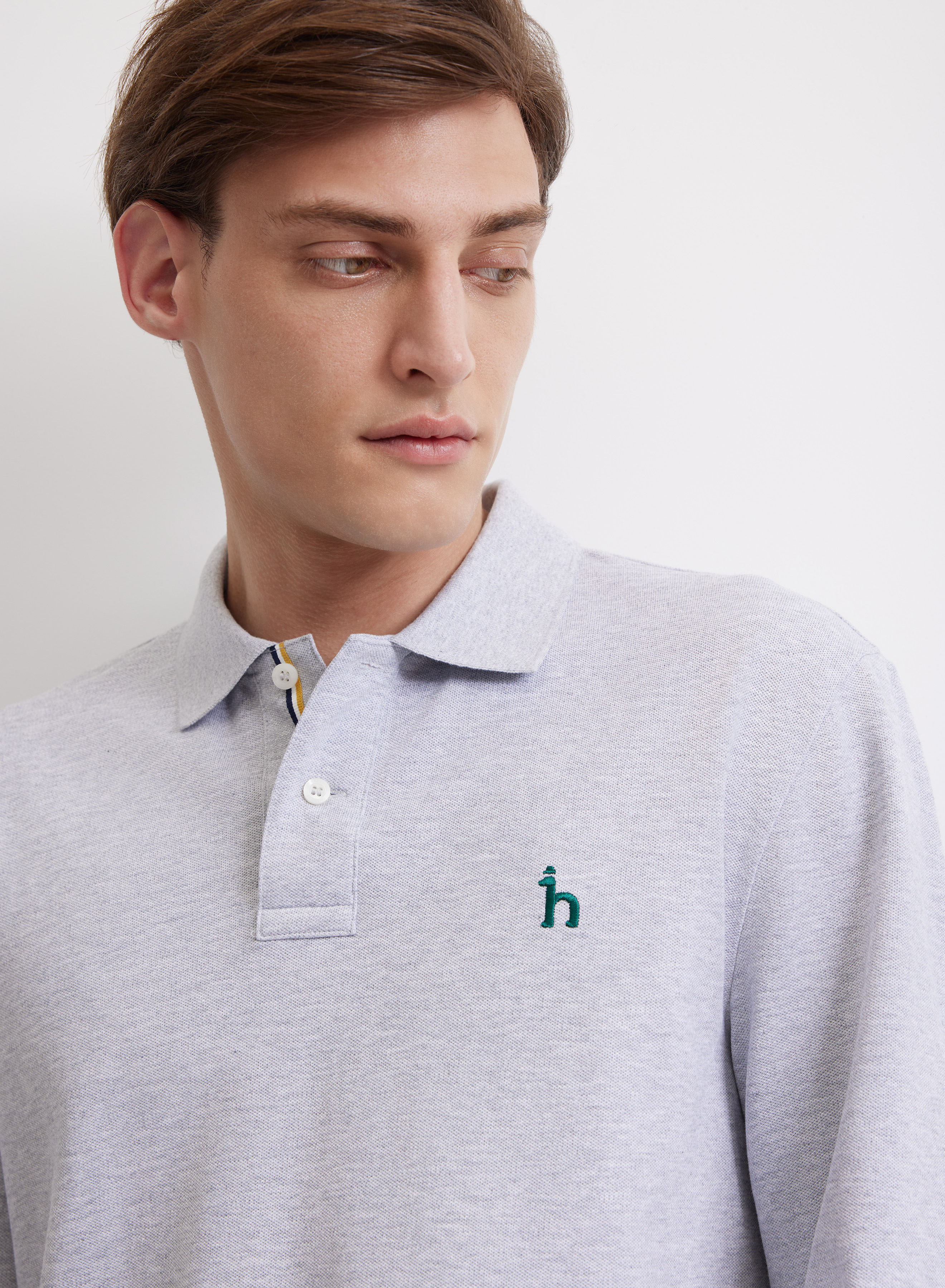 Светло-серое поло с вышивкой - основное изображение товара