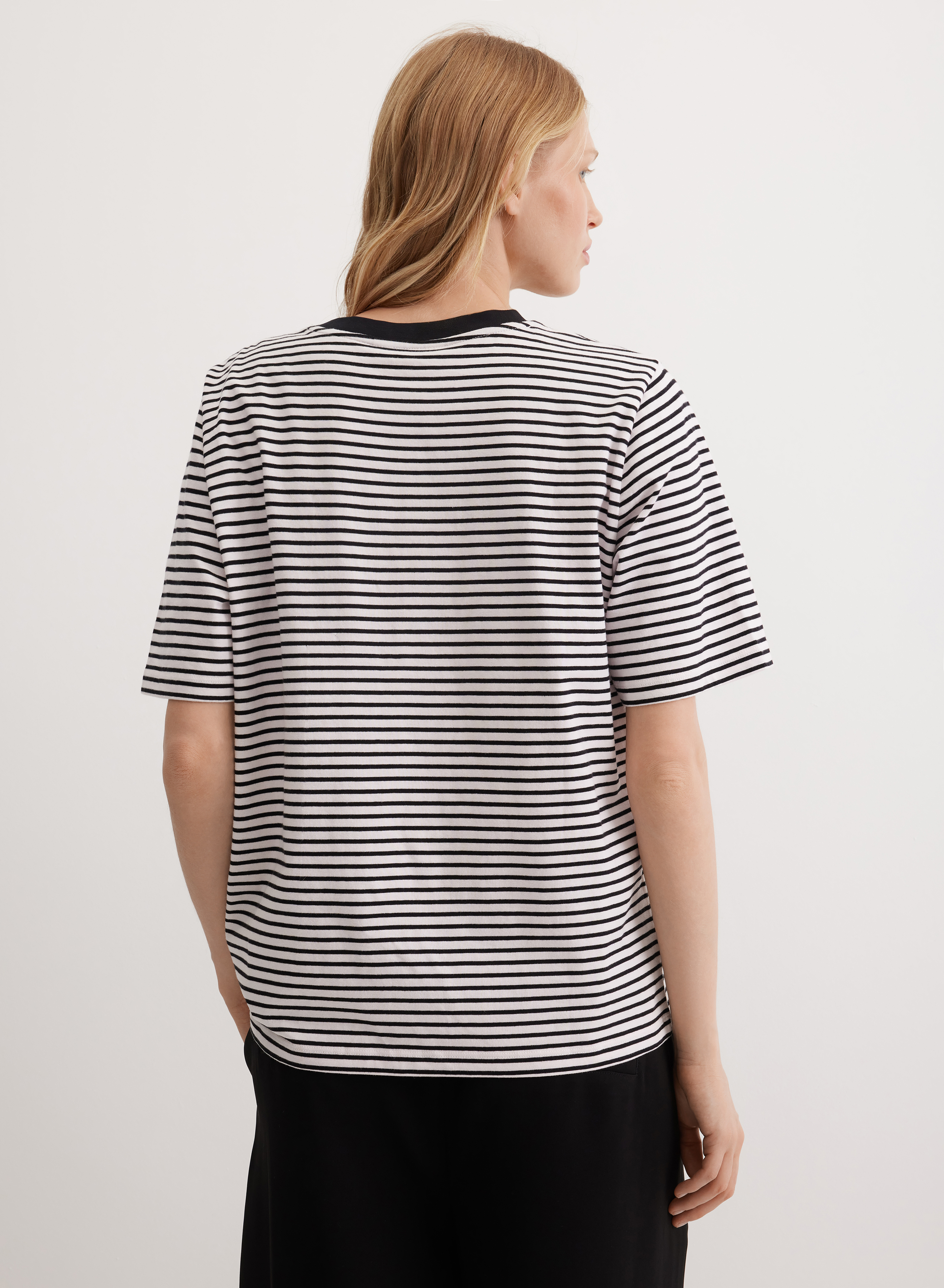 Футболка прямого кроя в полоску с дизайнерским рисунком  - основное изображение товара