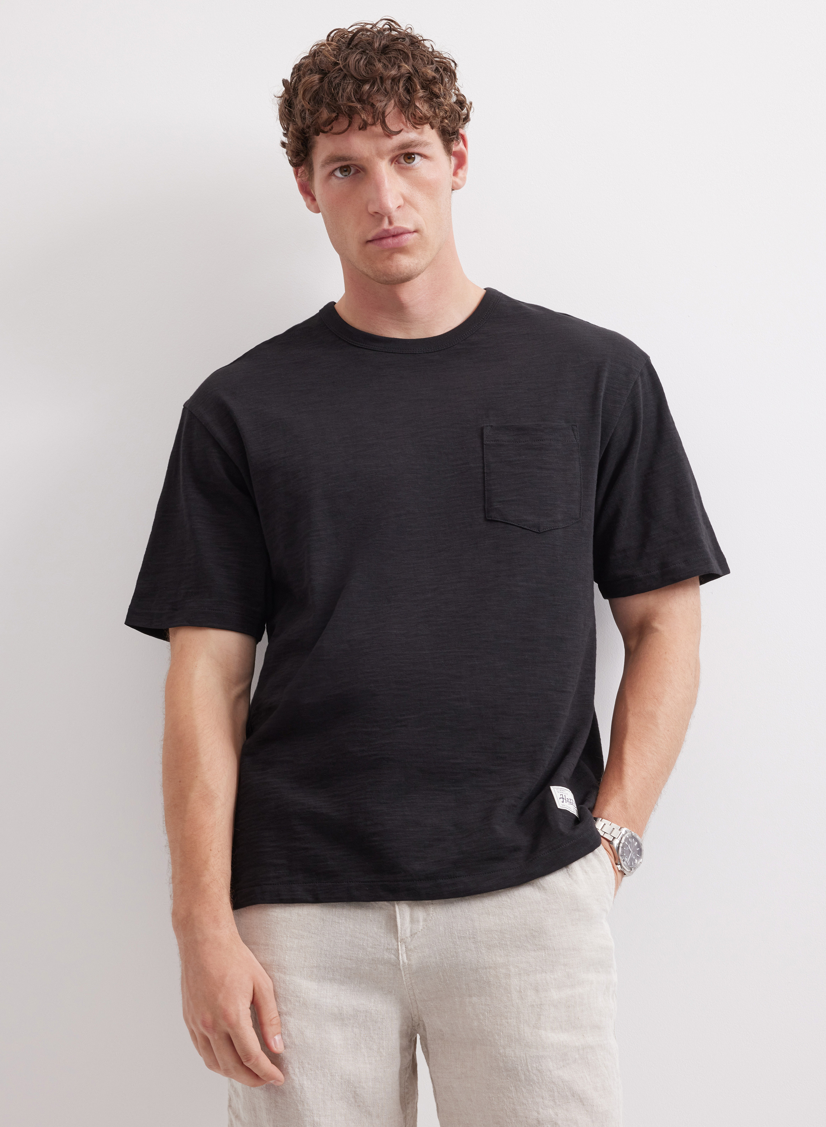 Классическая черная футболка с короткими рукавами - основное изображение товара