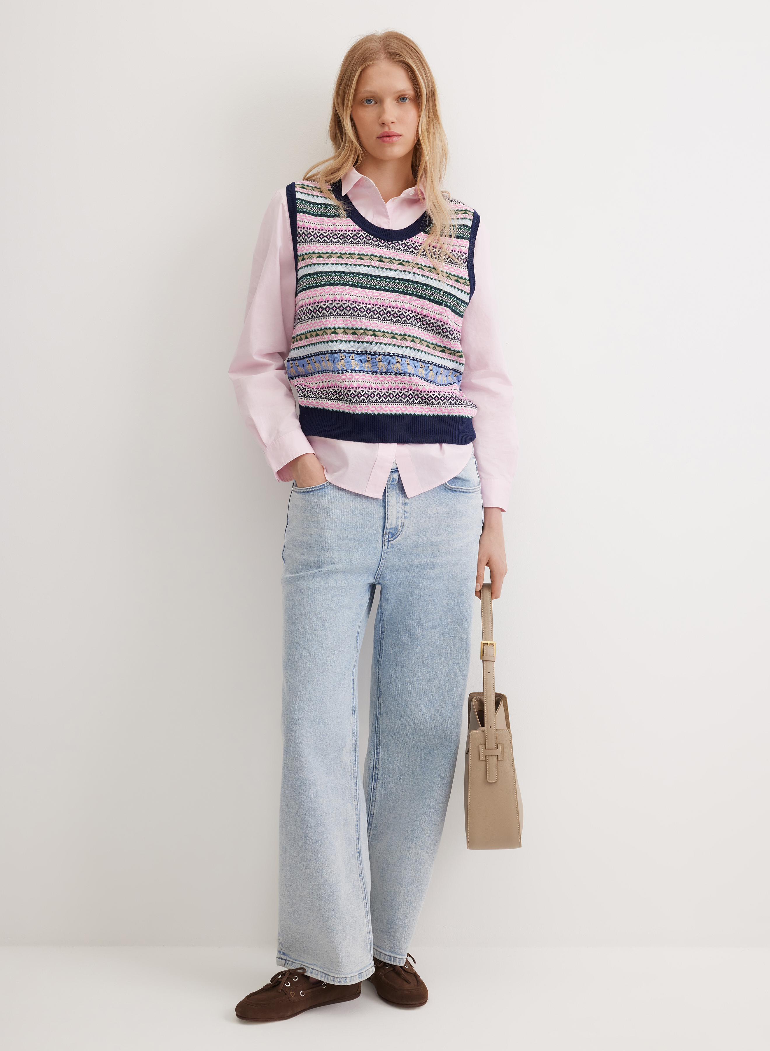 Жилет с разноцветным принтом и круглой горловиной - основное изображение товара