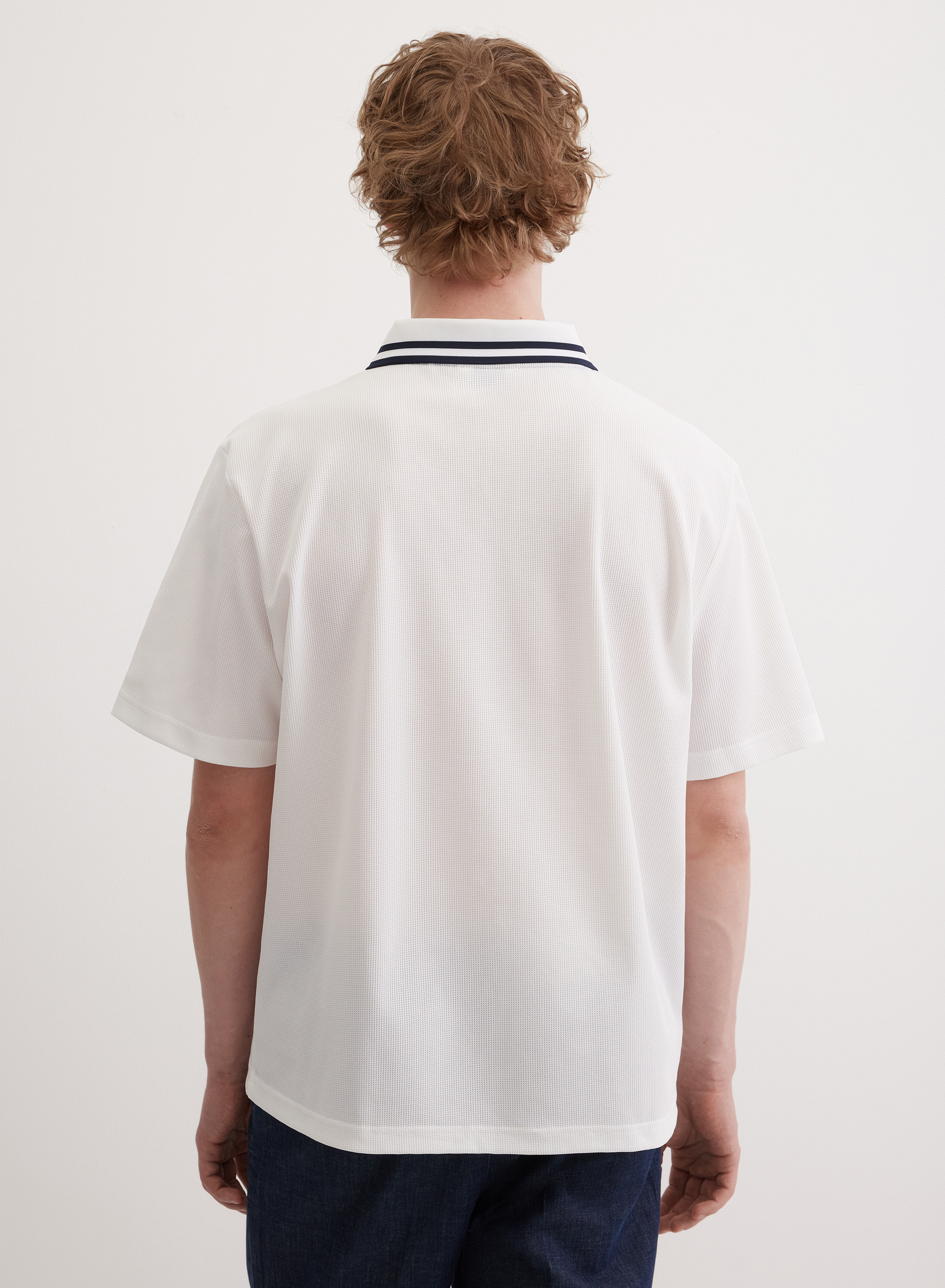 Белое поло с V-образным вырезом  - основное изображение товара