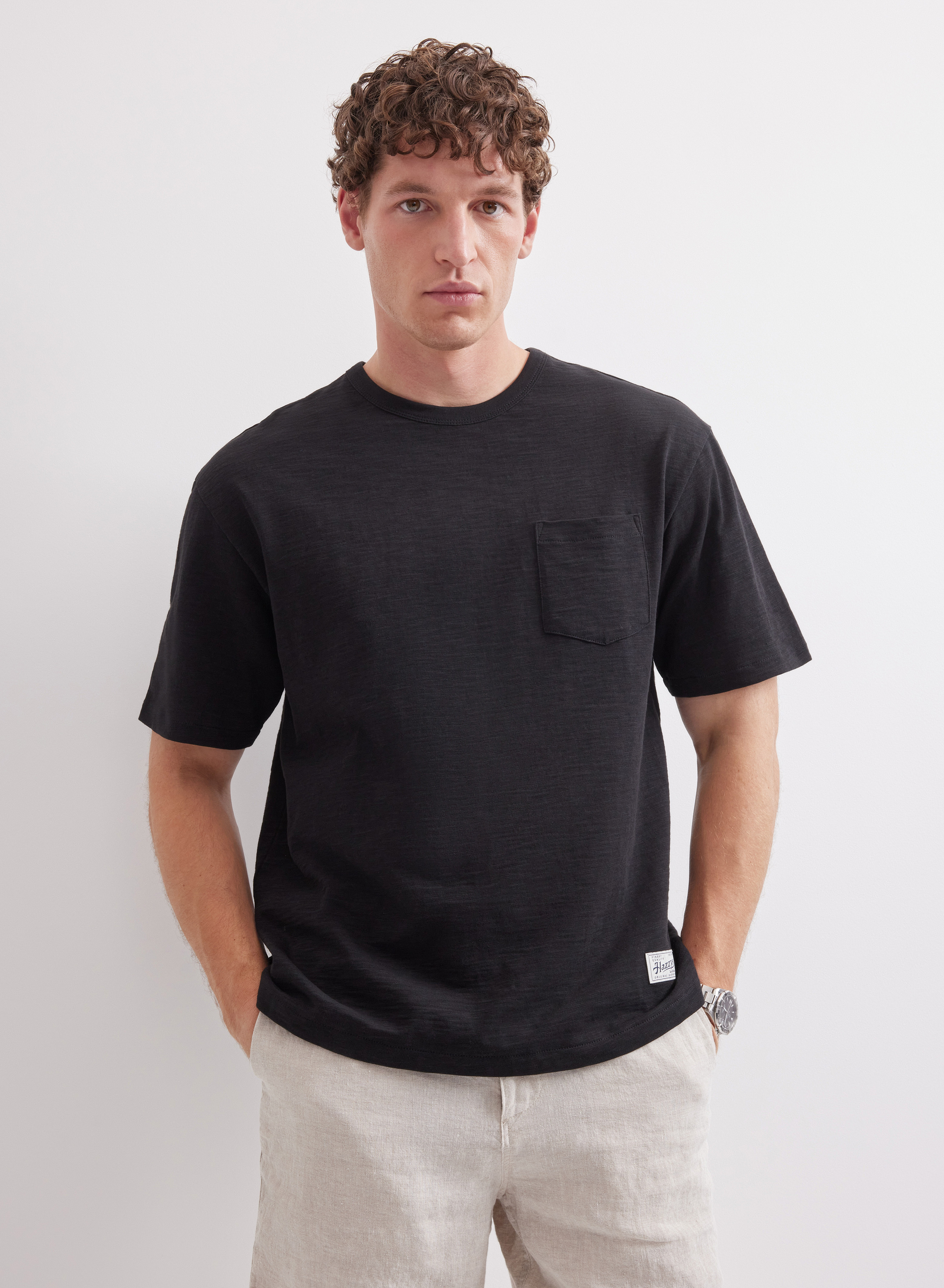 Классическая черная футболка с короткими рукавами - основное изображение товара