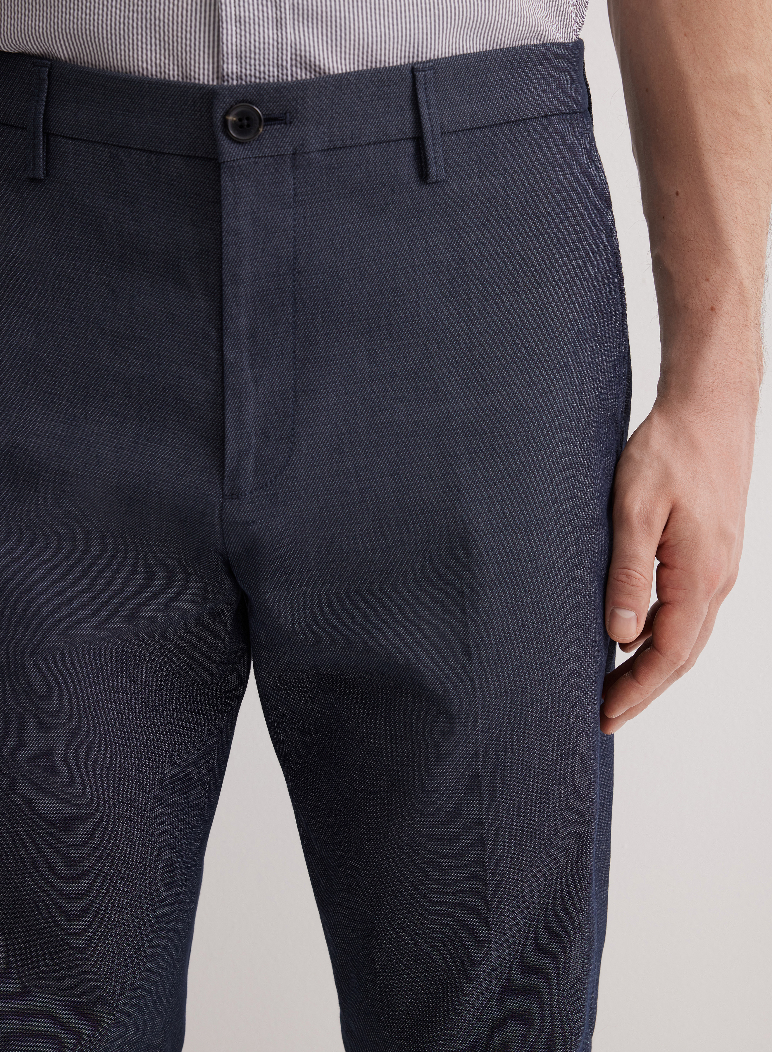 Базовые брюки прямого кроя со стрелками - основное изображение товара