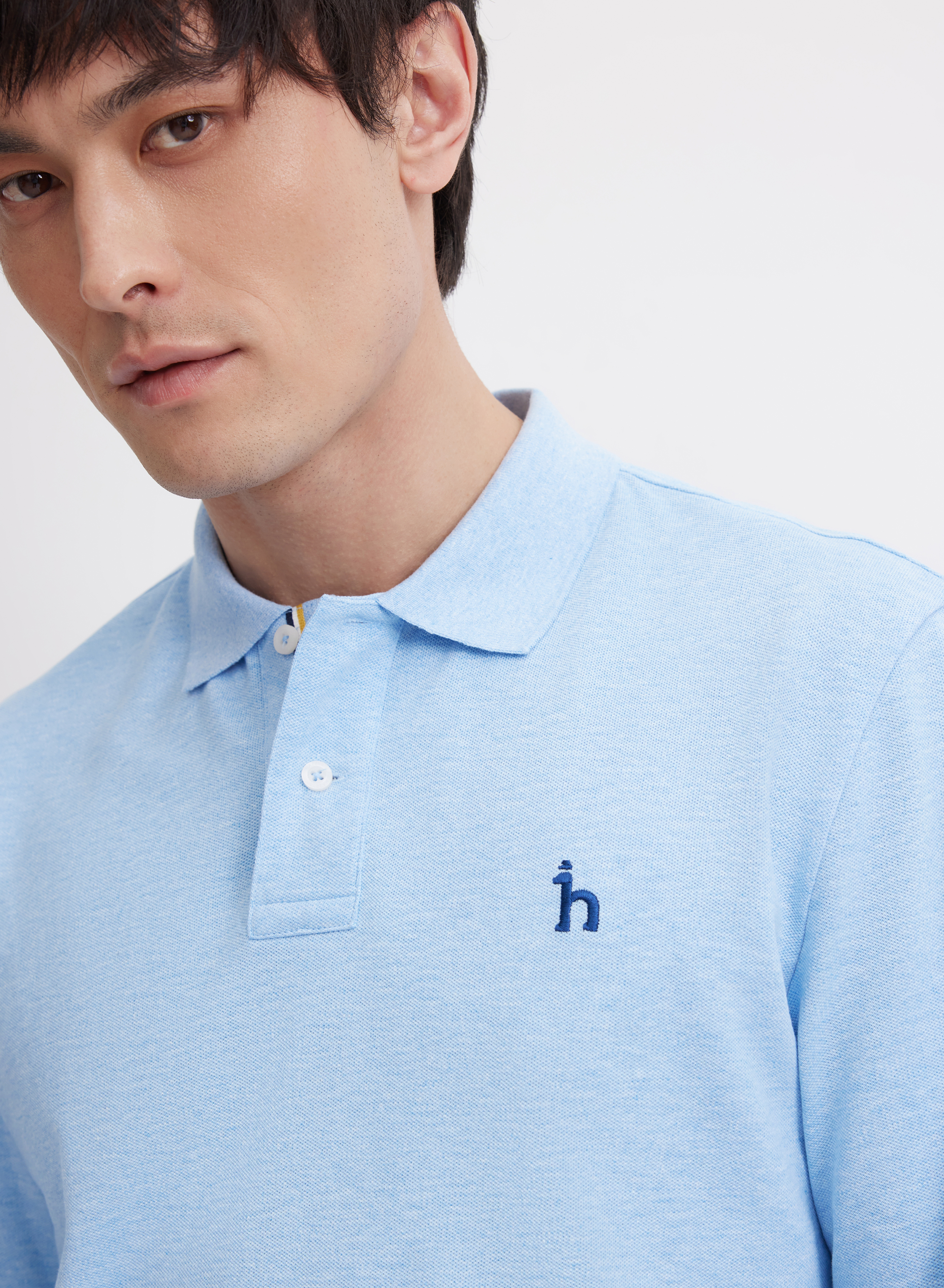 Однотонное голубое поло с длинными рукавами - основное изображение товара