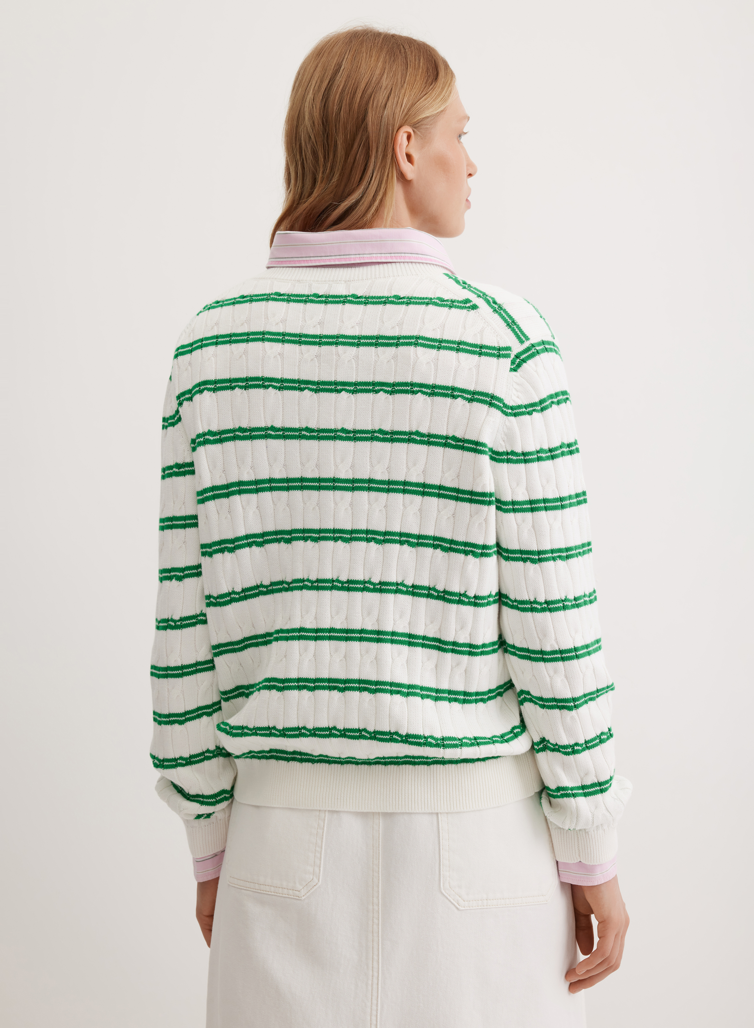 Джемпер приталенного кроя с круглой горловиной и контрастными полосами - основное изображение товара