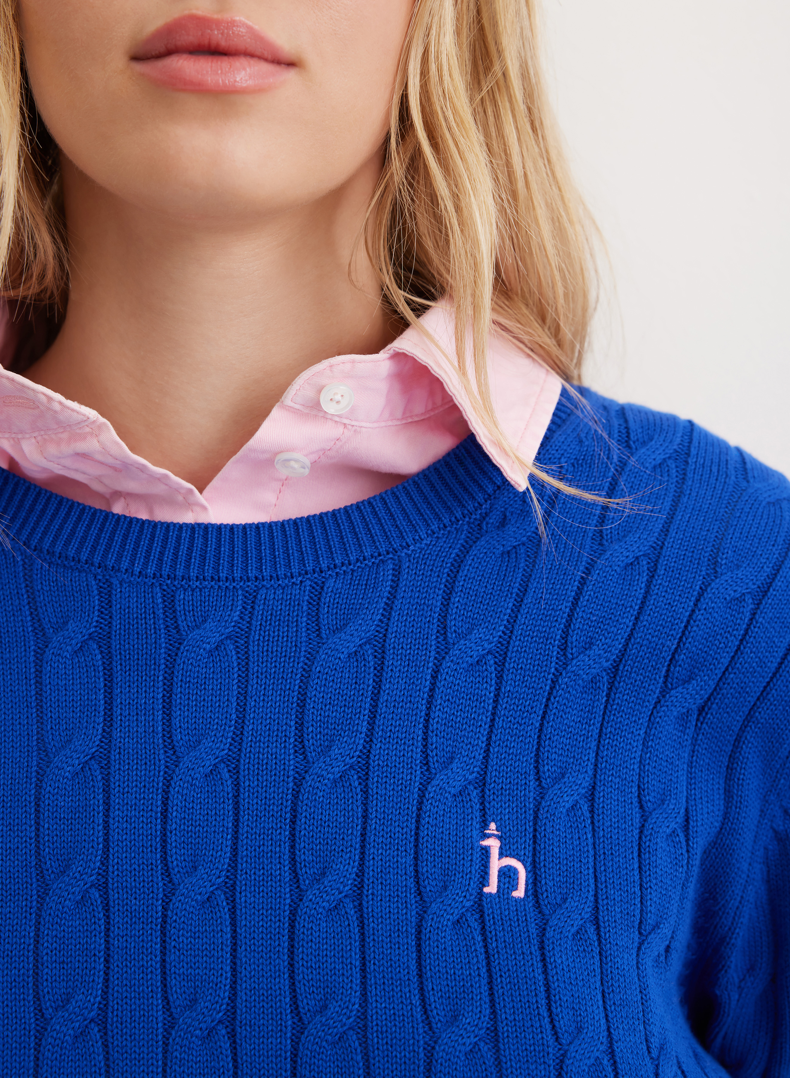 Базовый джемпер приталенного кроя с объемными косами - основное изображение товара