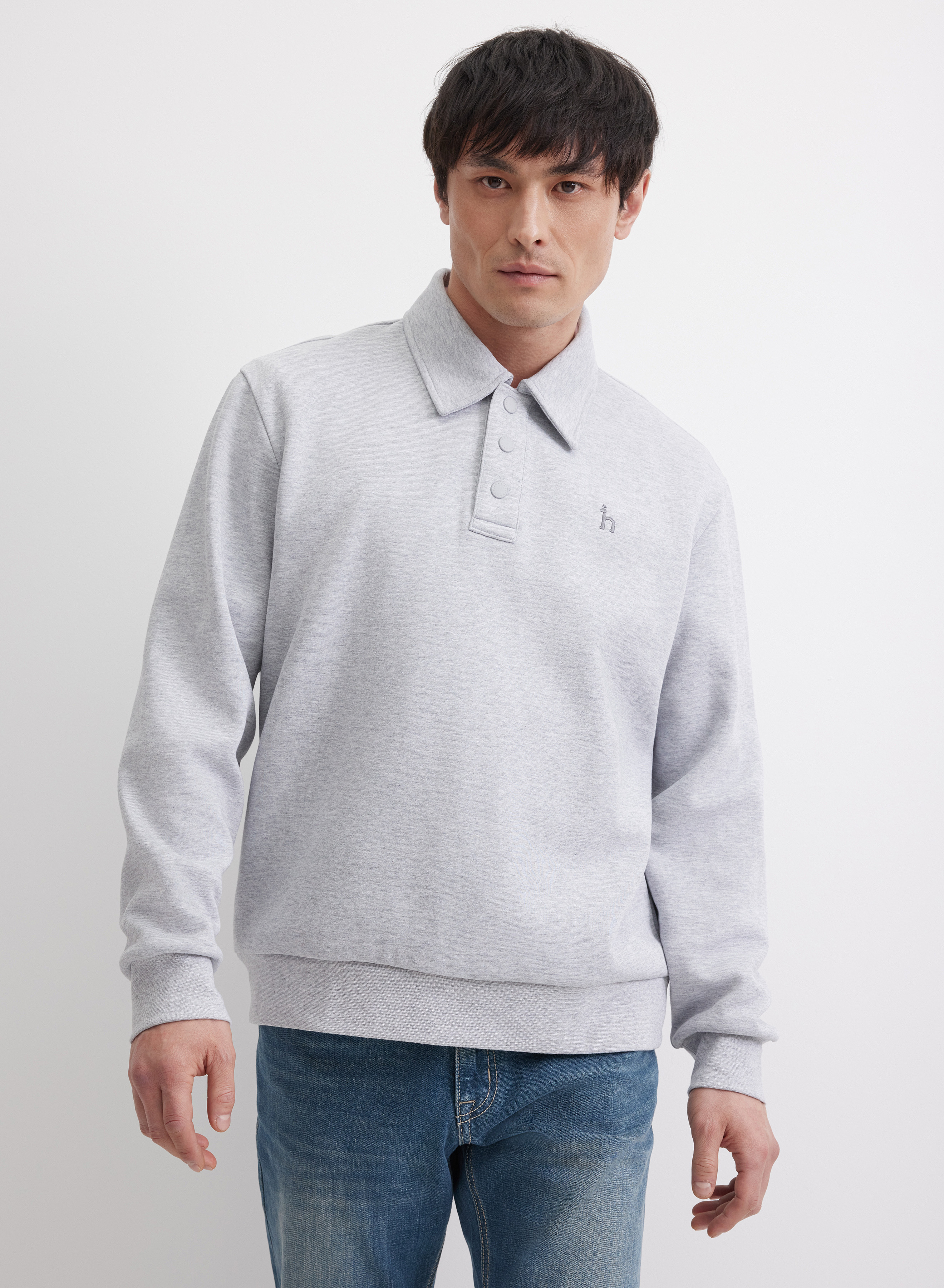 Светло-серый джемпер с отложным воротником - основное изображение товара