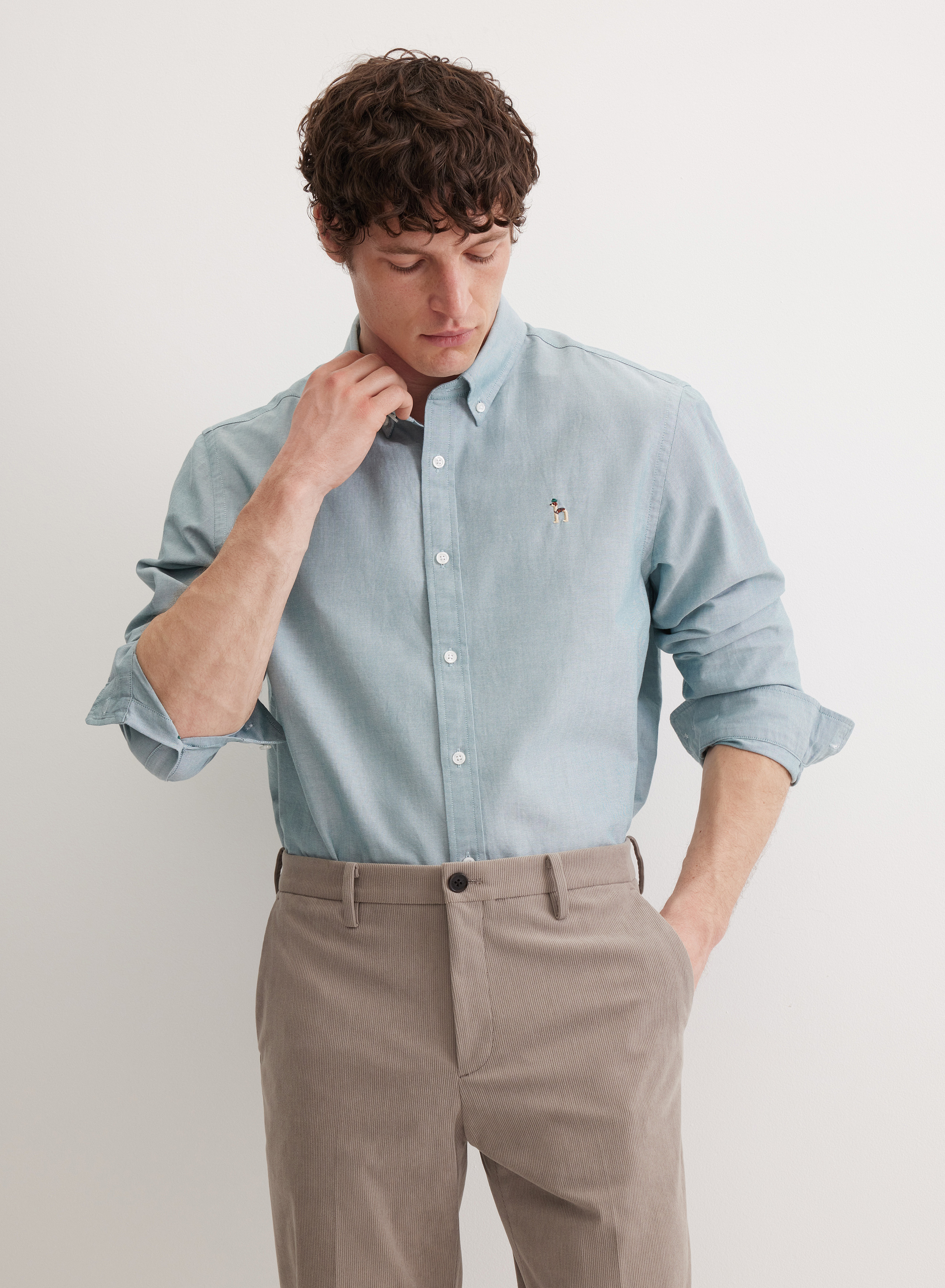 Однотонная хлопковая рубашка свободного кроя - основное изображение товара