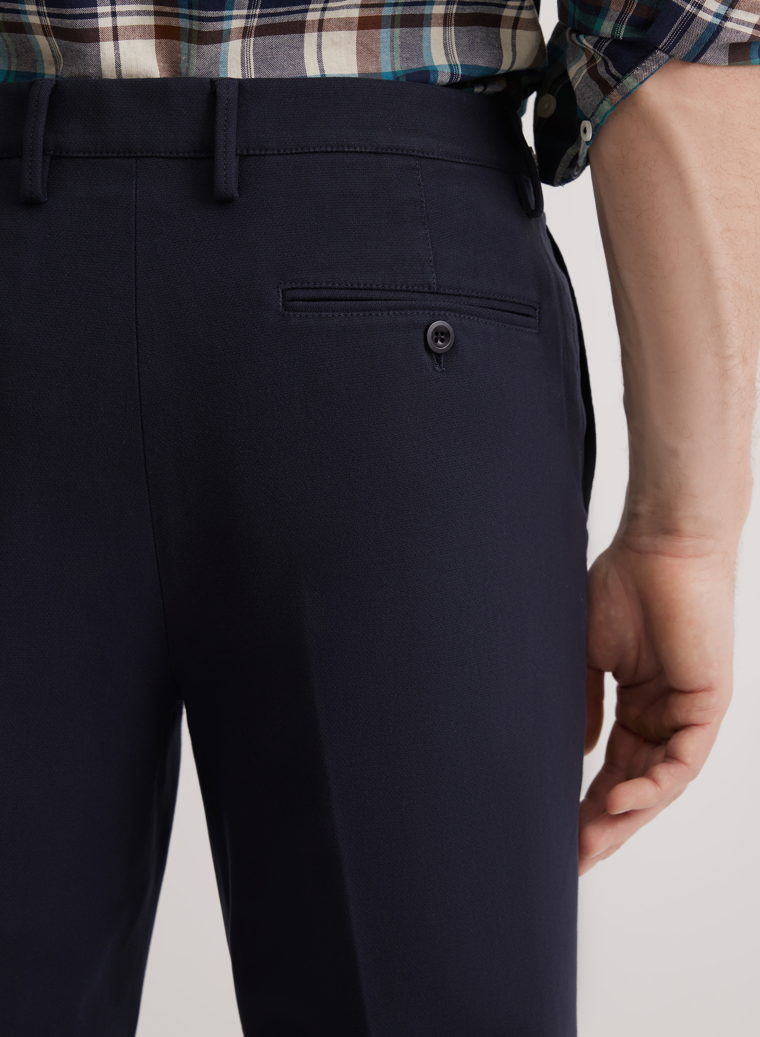 Классические брюки со стрелками и прорезными карманами сзади  - основное изображение товара