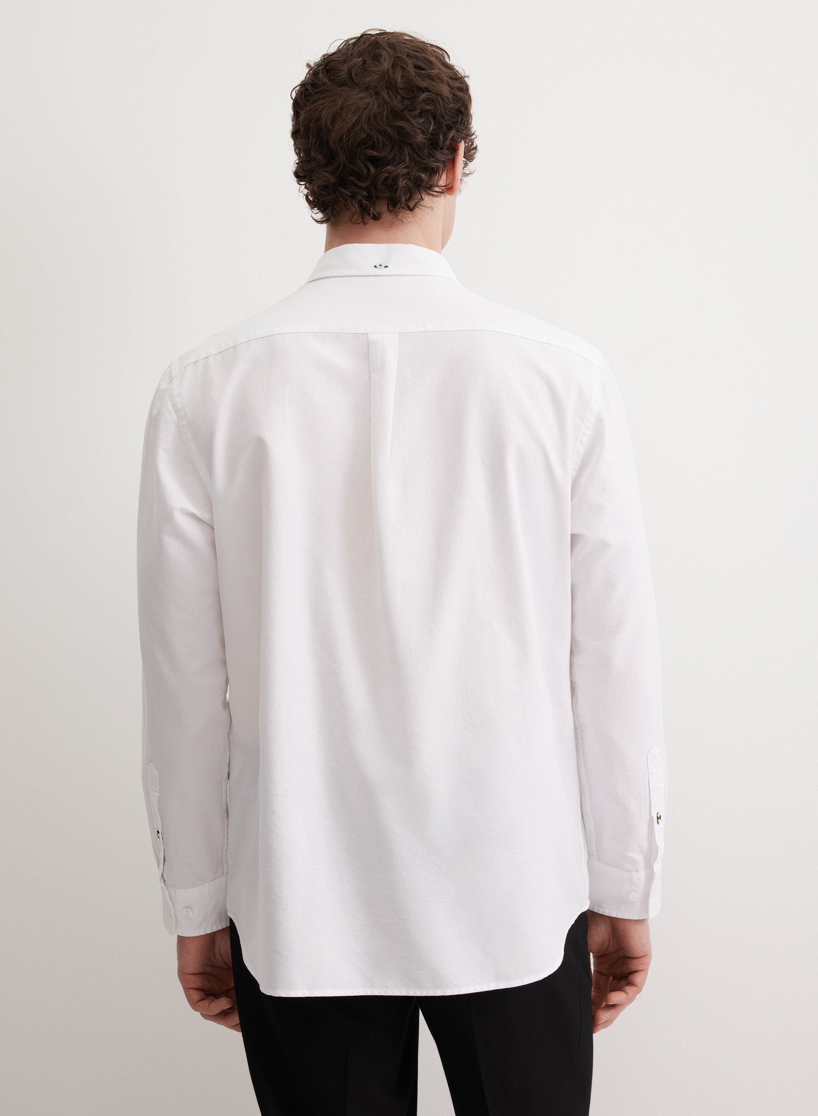 Хлопковая однотонная рубашка с отложным воротником и ярким принтом - основное изображение товара