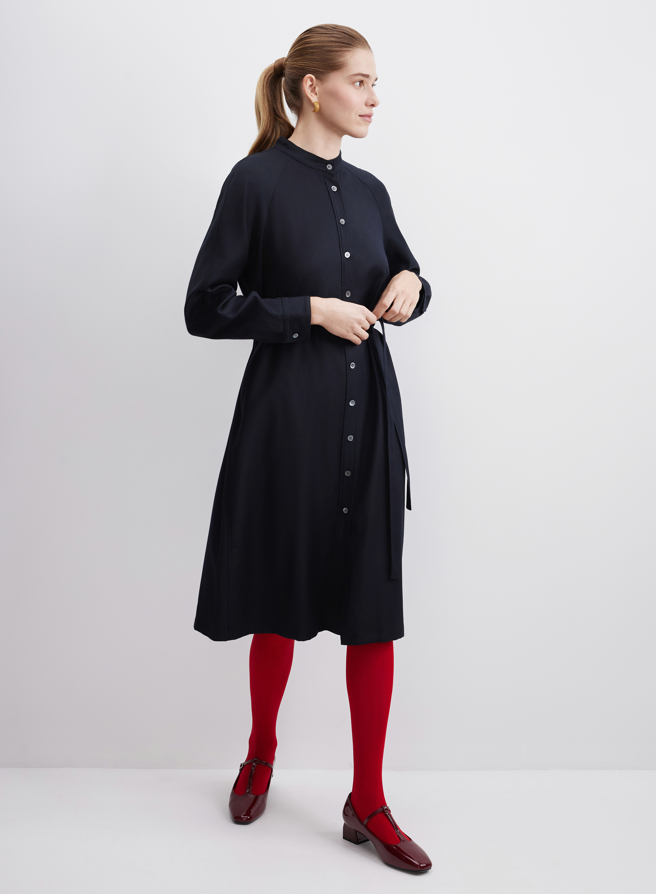 Темно-синее платье-рубашка с длинным рукавом - основное изображение товара