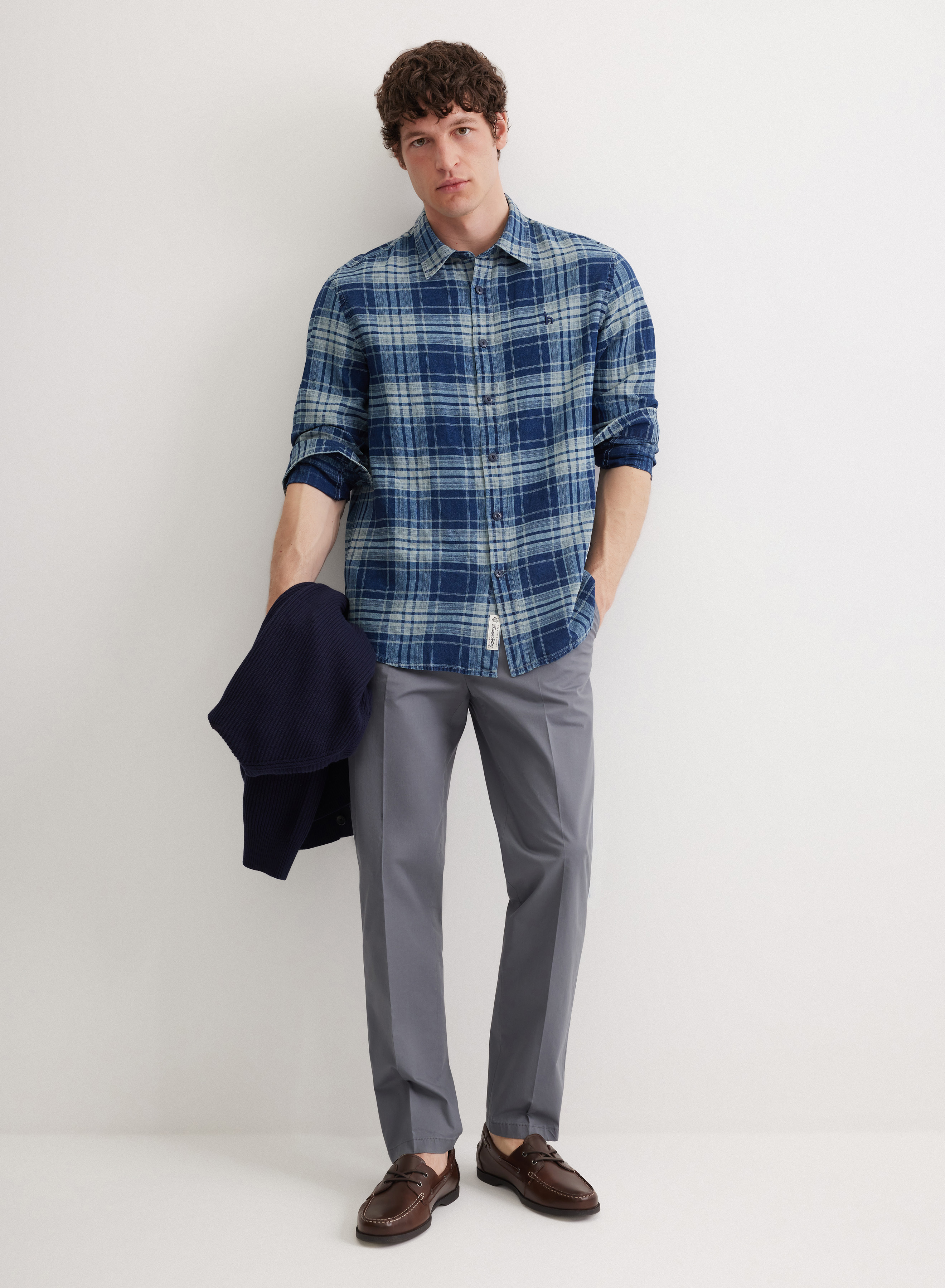 Классическая льняная рубашка в клетку - основное изображение товара