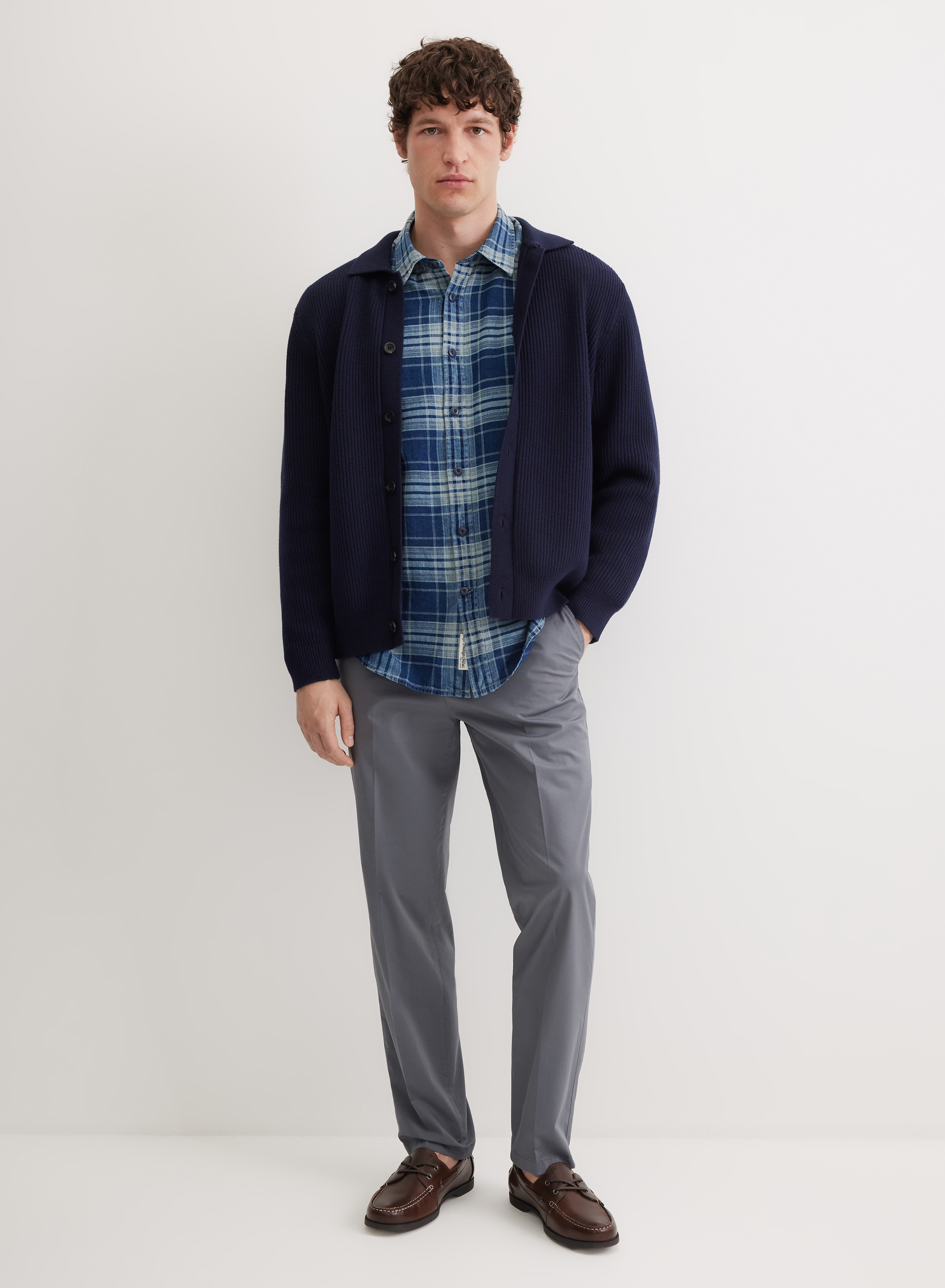 Прямые брюки со стрелками и прорезными карманами  - основное изображение товара