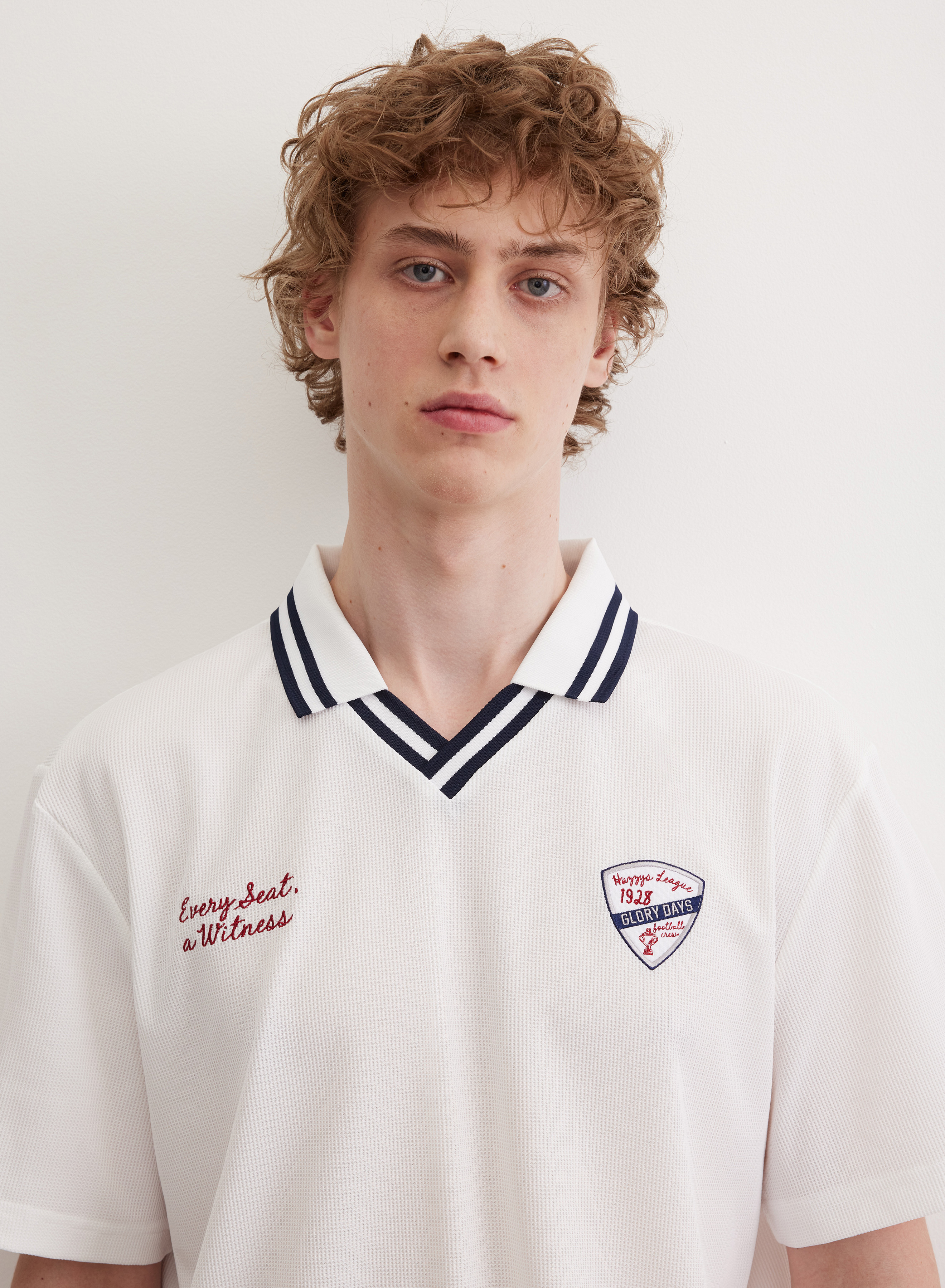 Белое поло с V-образным вырезом  - основное изображение товара