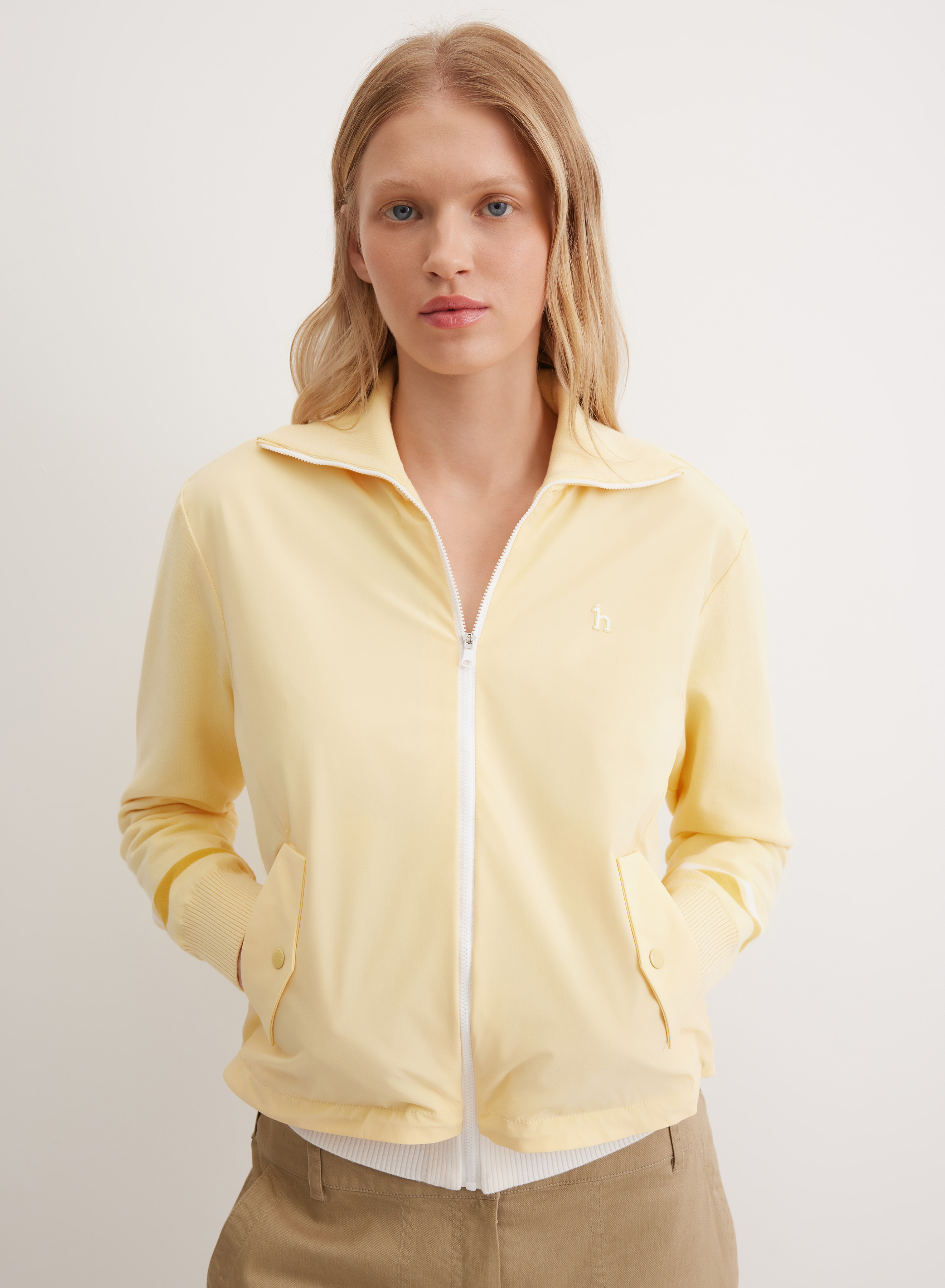 Ветровка с асимметричным низом и декоративными элементами  - основное изображение товара