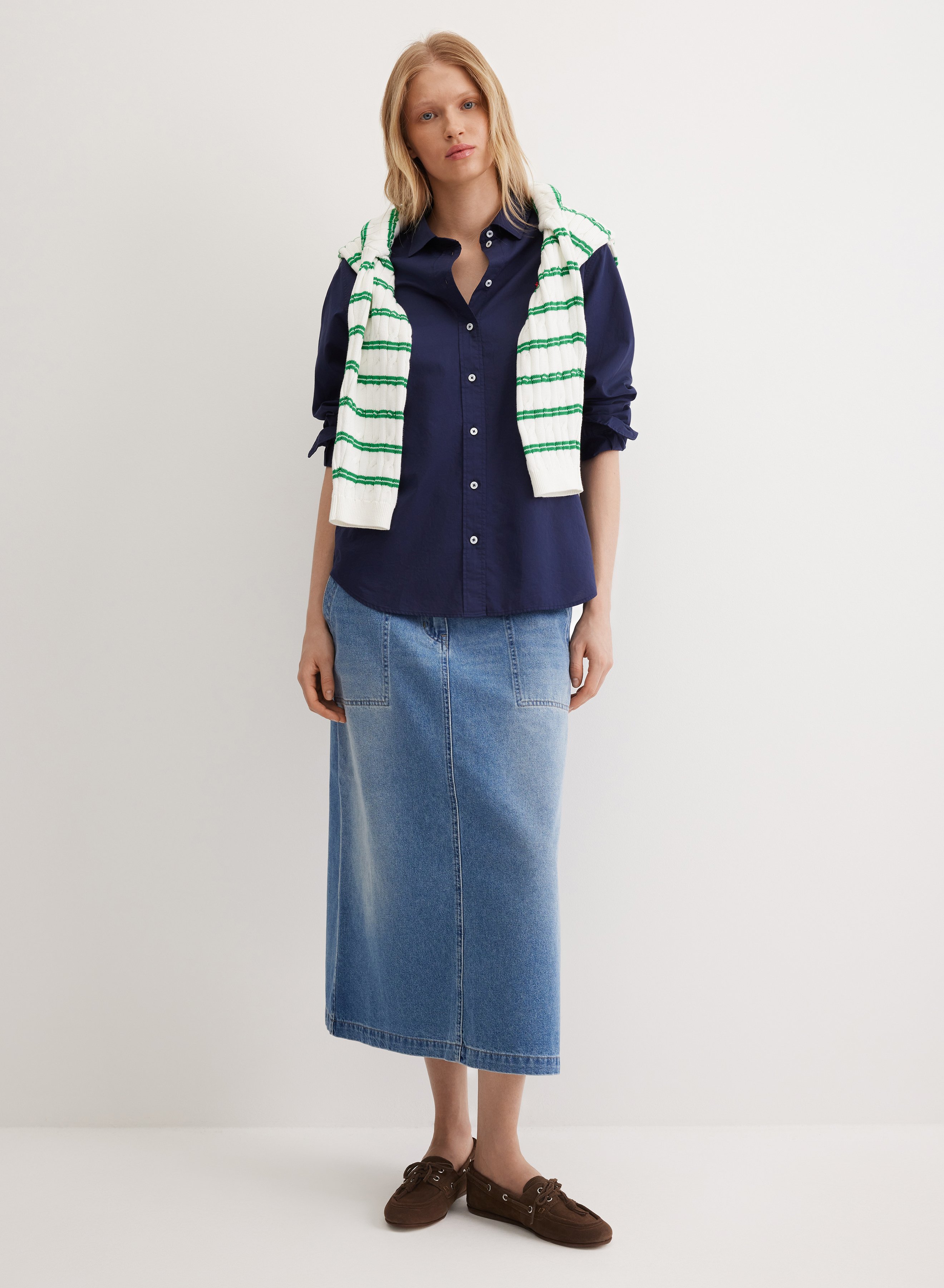 Однотонная хлопковая рубашка с фигурным низом - основное изображение товара