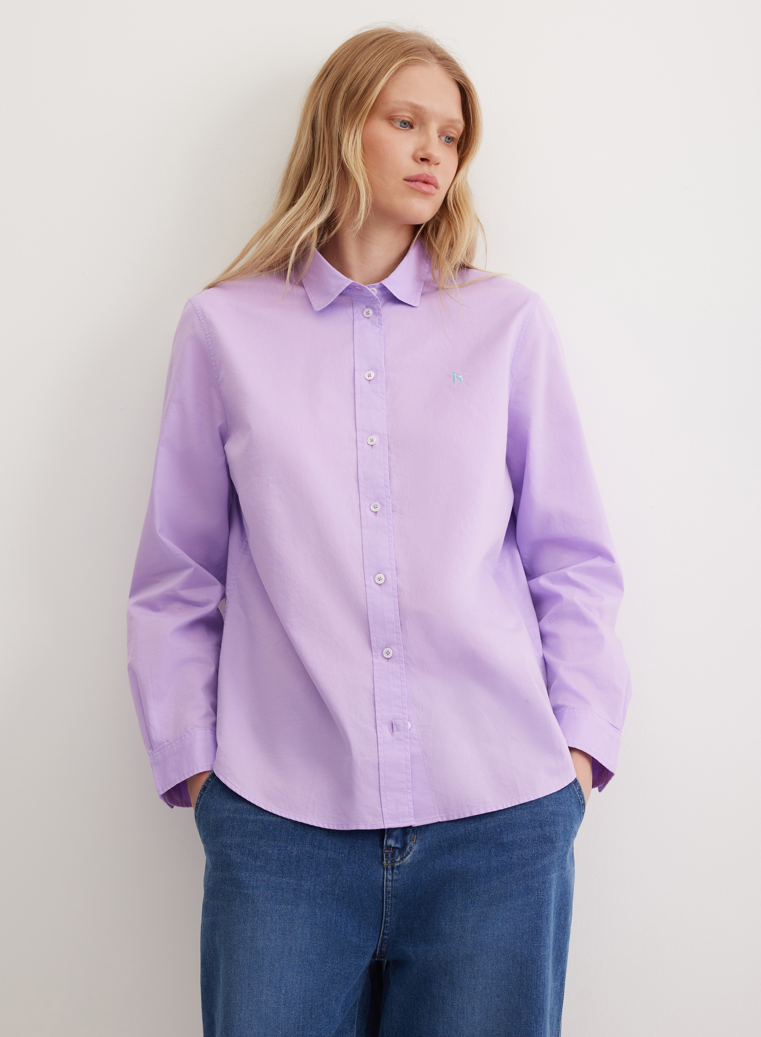 Однотонная рубашка прямого силуэта с отложным воротником  - основное изображение товара