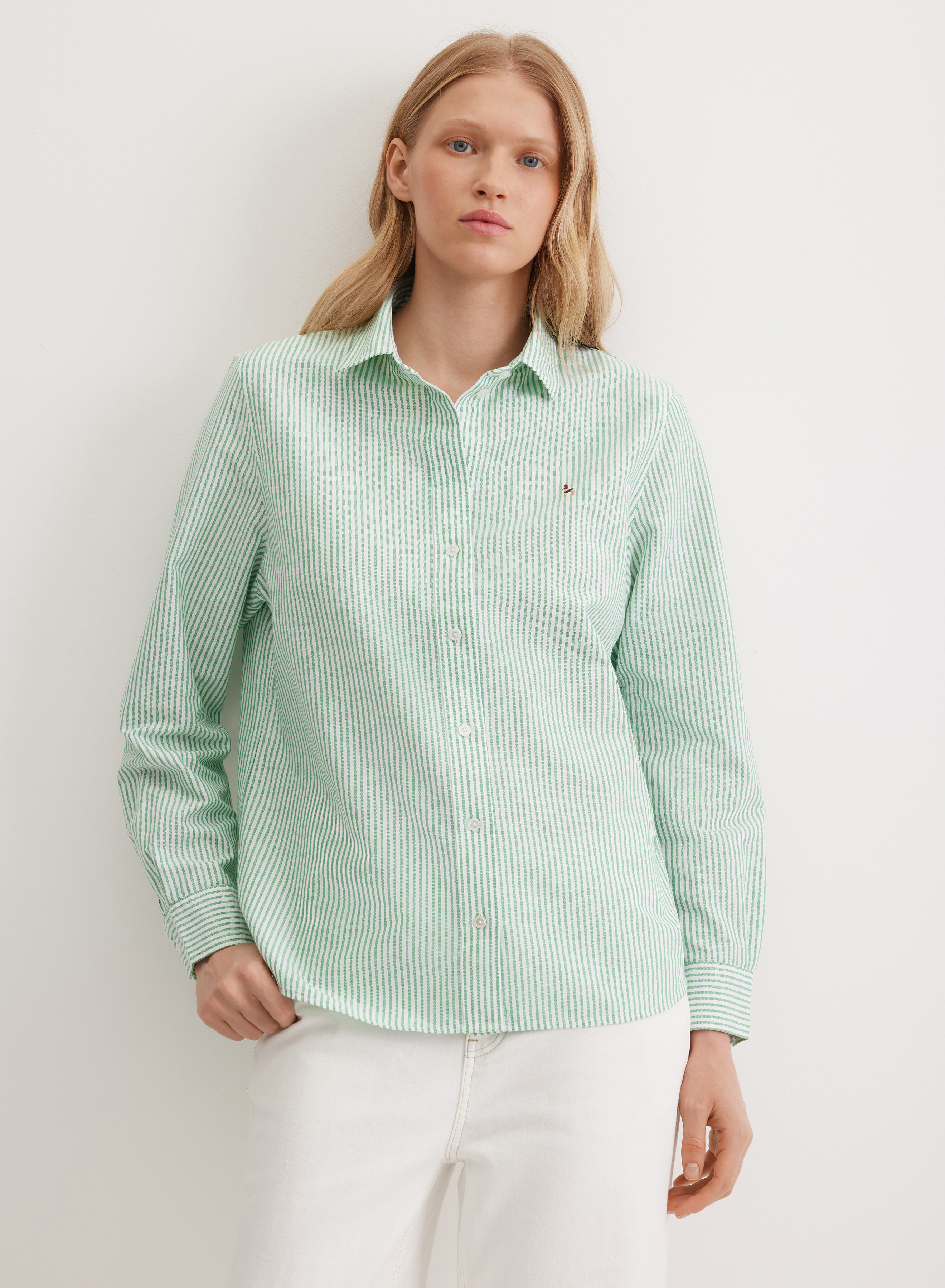 Рубашка из мягкого хлопка в тонкую вертикальную полоску  - основное изображение товара