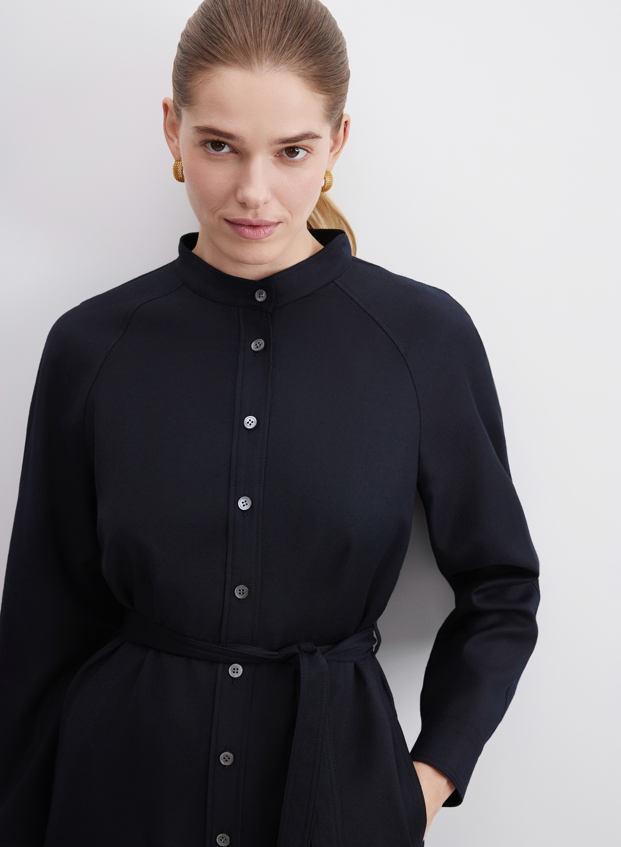 Темно-синее платье-рубашка с длинным рукавом - основное изображение товара