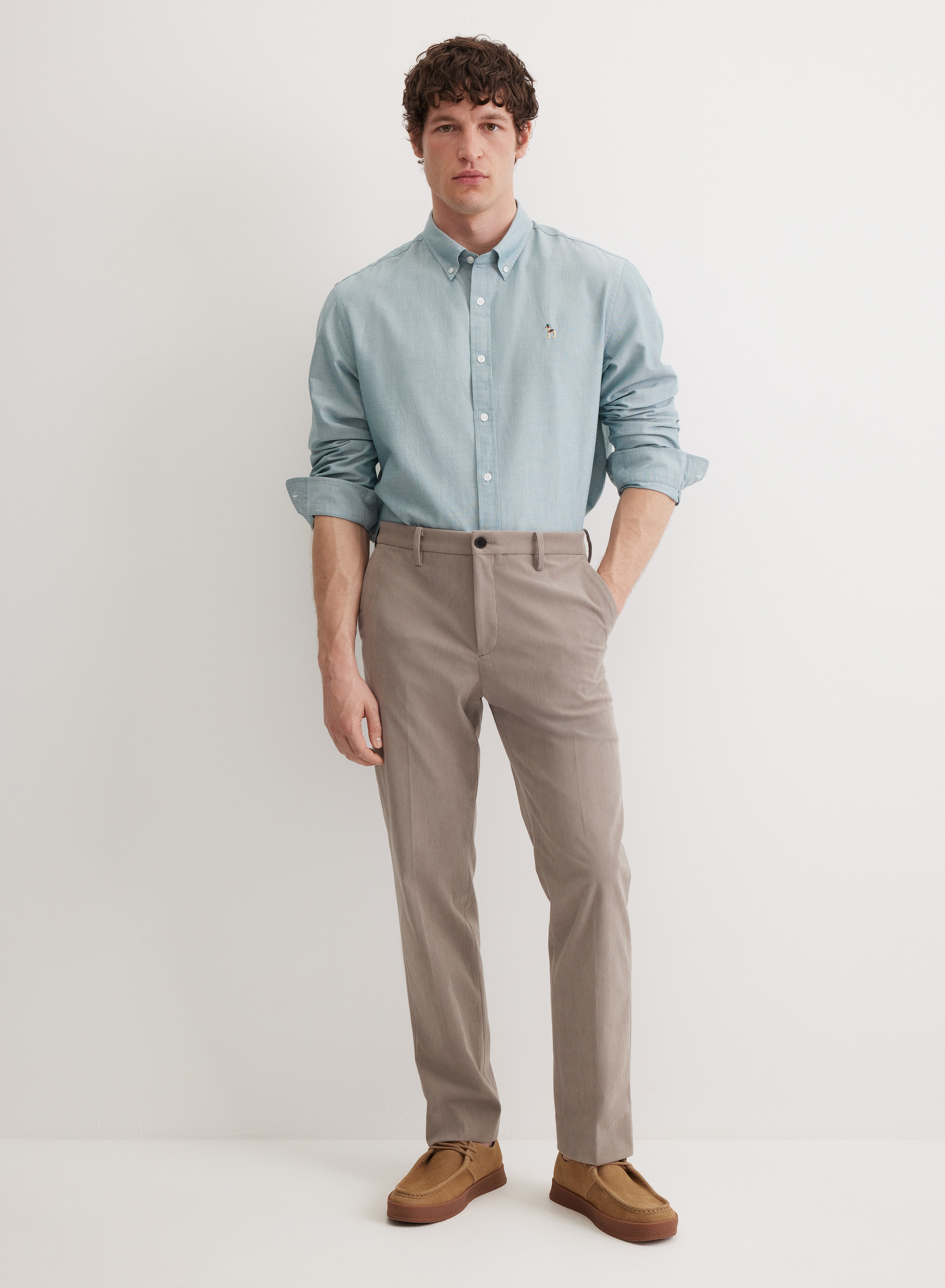 Однотонная хлопковая рубашка свободного кроя - основное изображение товара